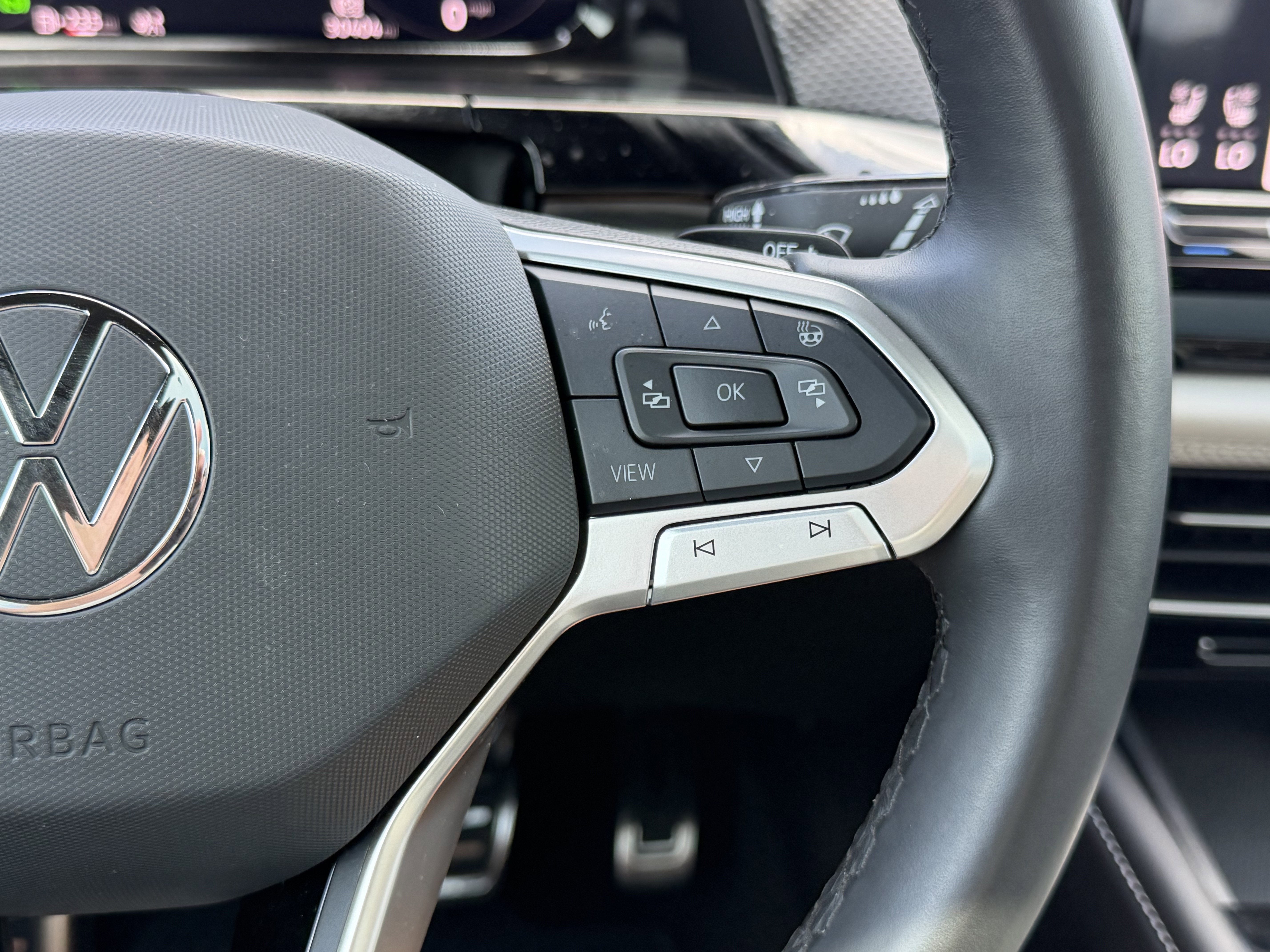 2024 Volkswagen Atlas Cross Sport 2.0T SEL Premium R-Line