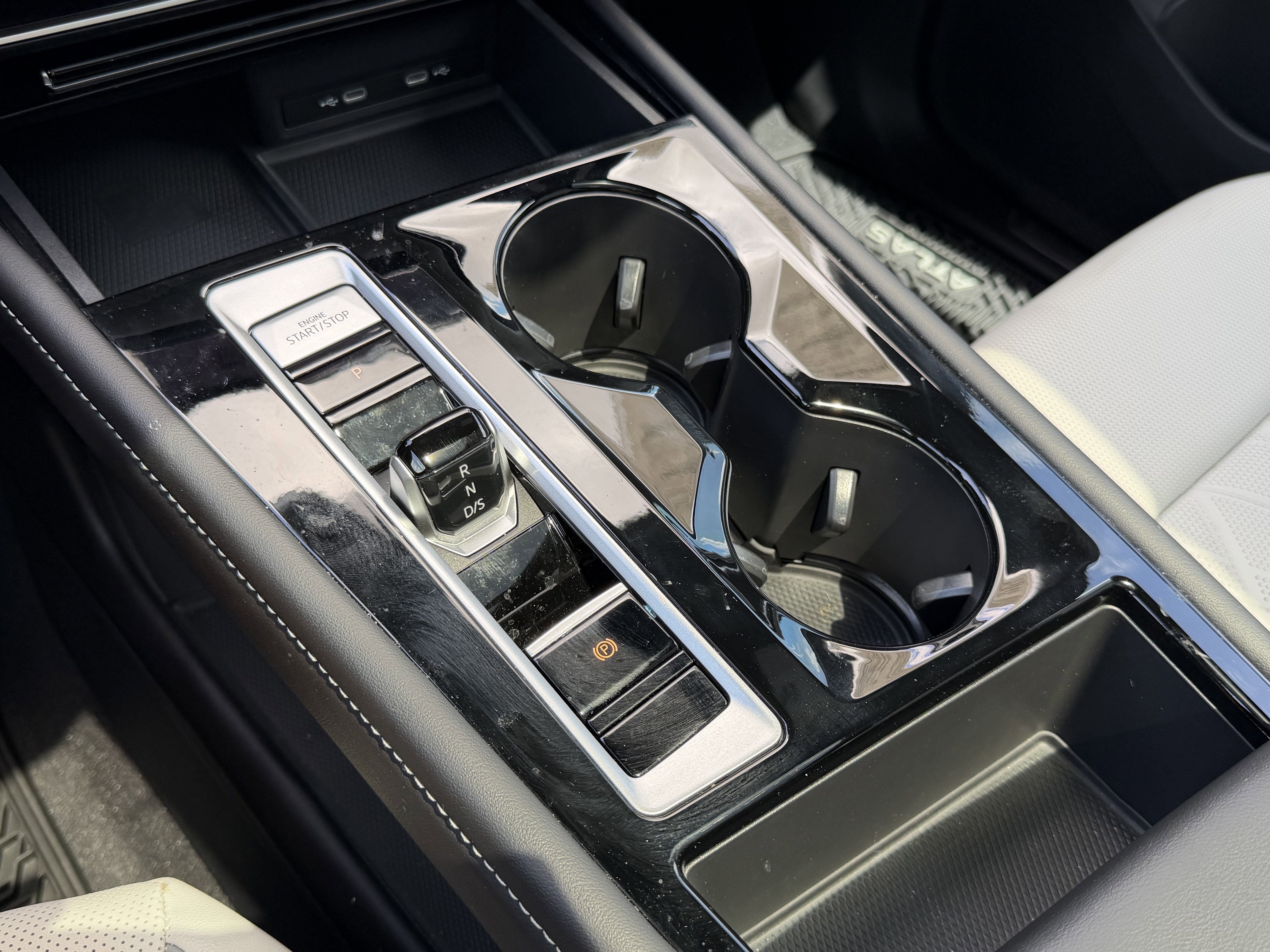 2024 Volkswagen Atlas Cross Sport 2.0T SEL Premium R-Line