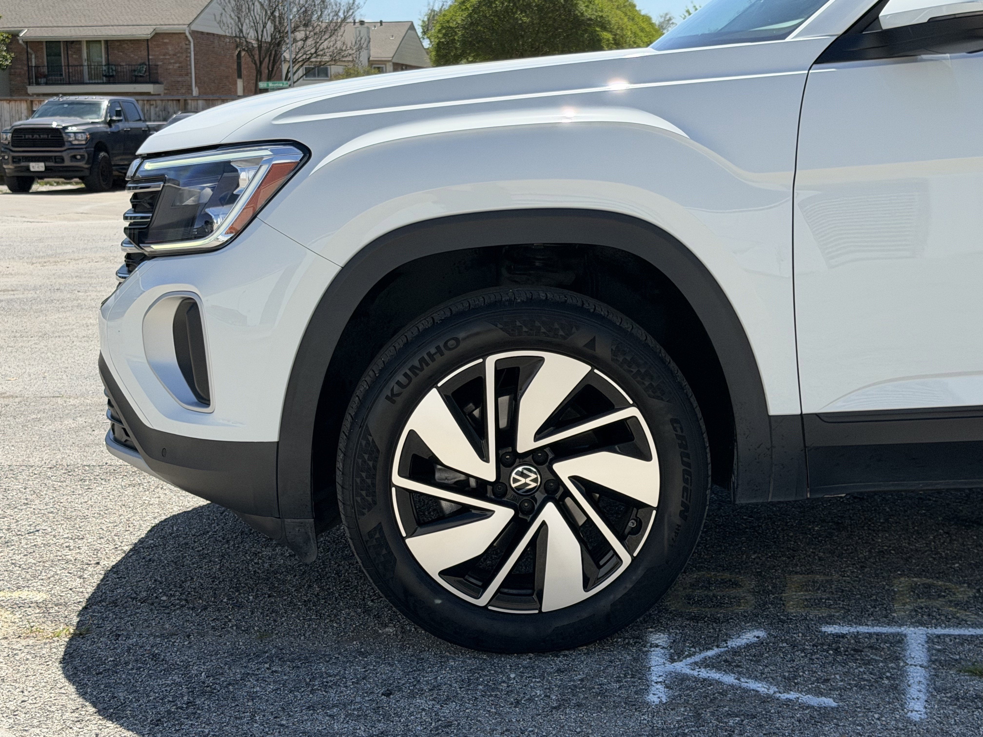 2024 Volkswagen Atlas 2.0T SE w/Technology