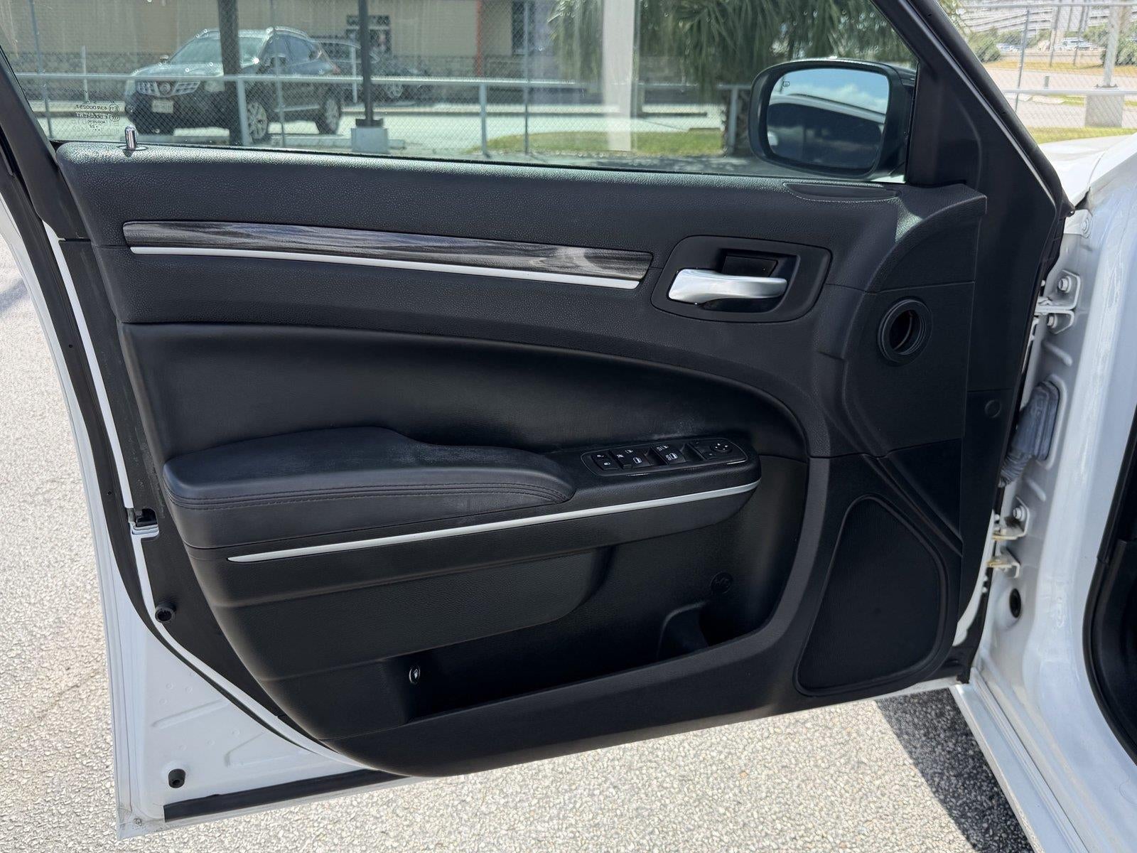 2022 Chrysler 300 Touring