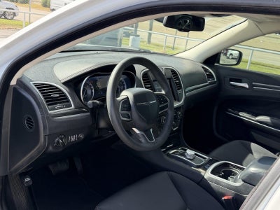 2022 Chrysler 300 Touring