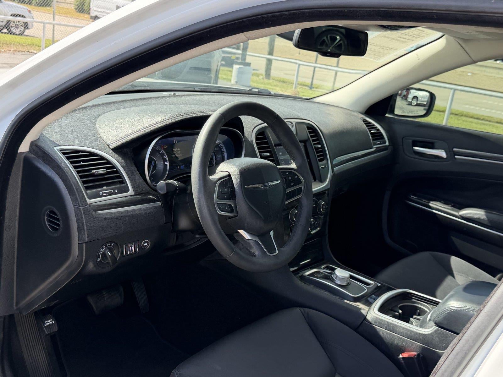 2022 Chrysler 300 Touring