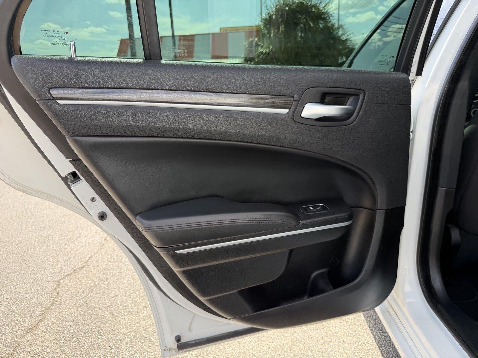 2022 Chrysler 300 Touring