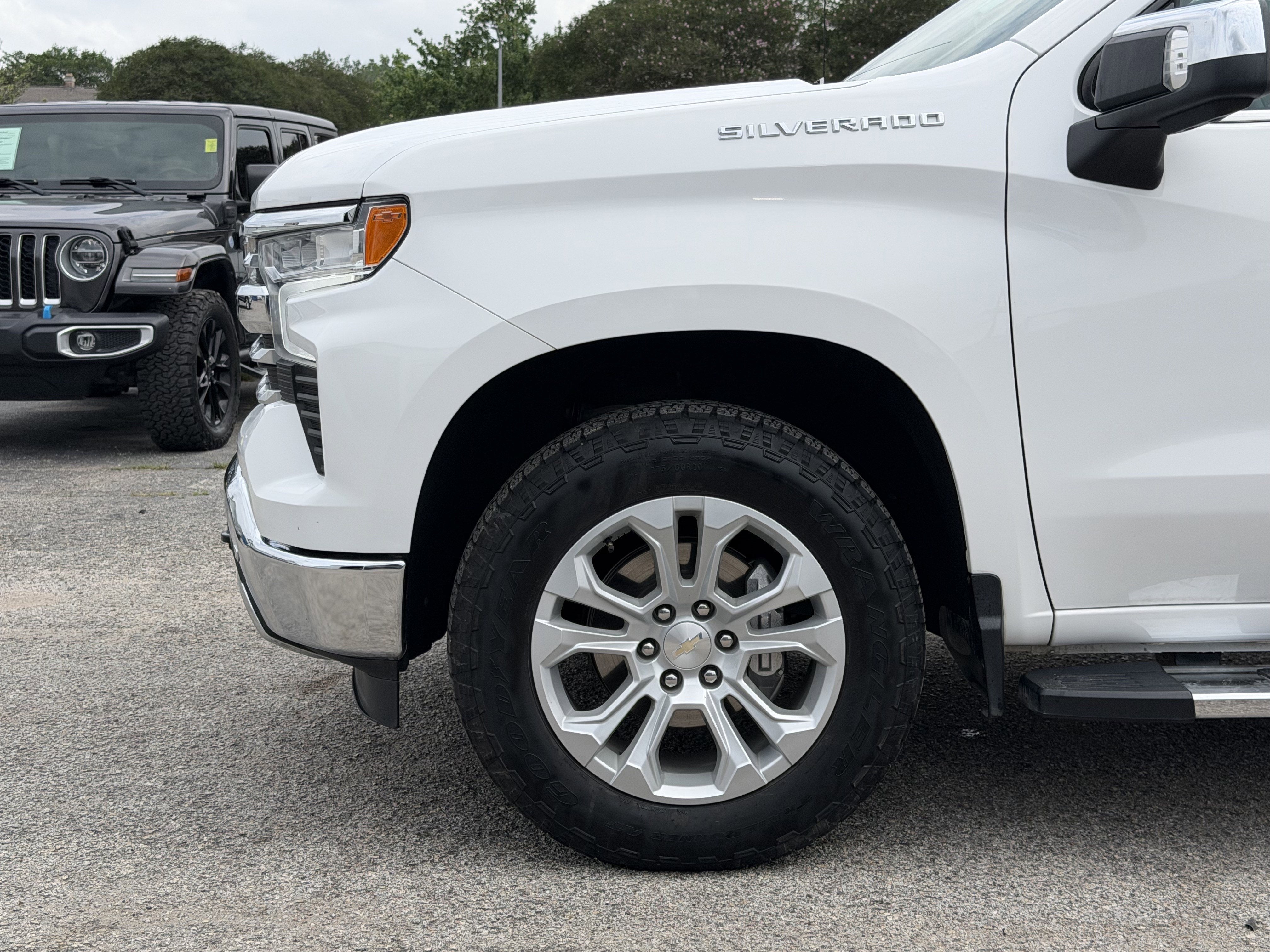 2023 Chevrolet Silverado 1500 4WD Crew Cab Short Bed LTZ