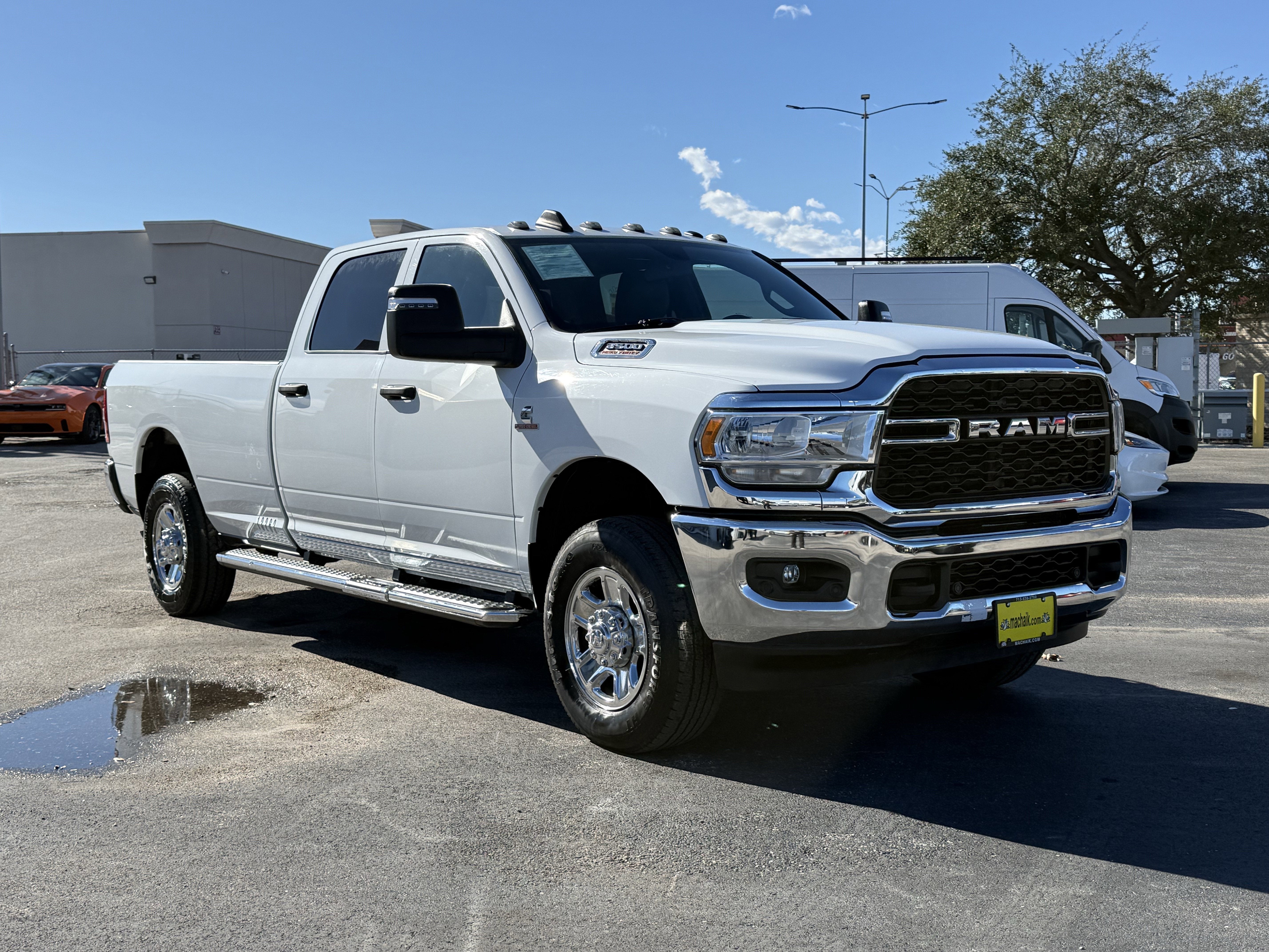 2023 RAM 3500 Tradesman Crew Cab 4x4 8' Box