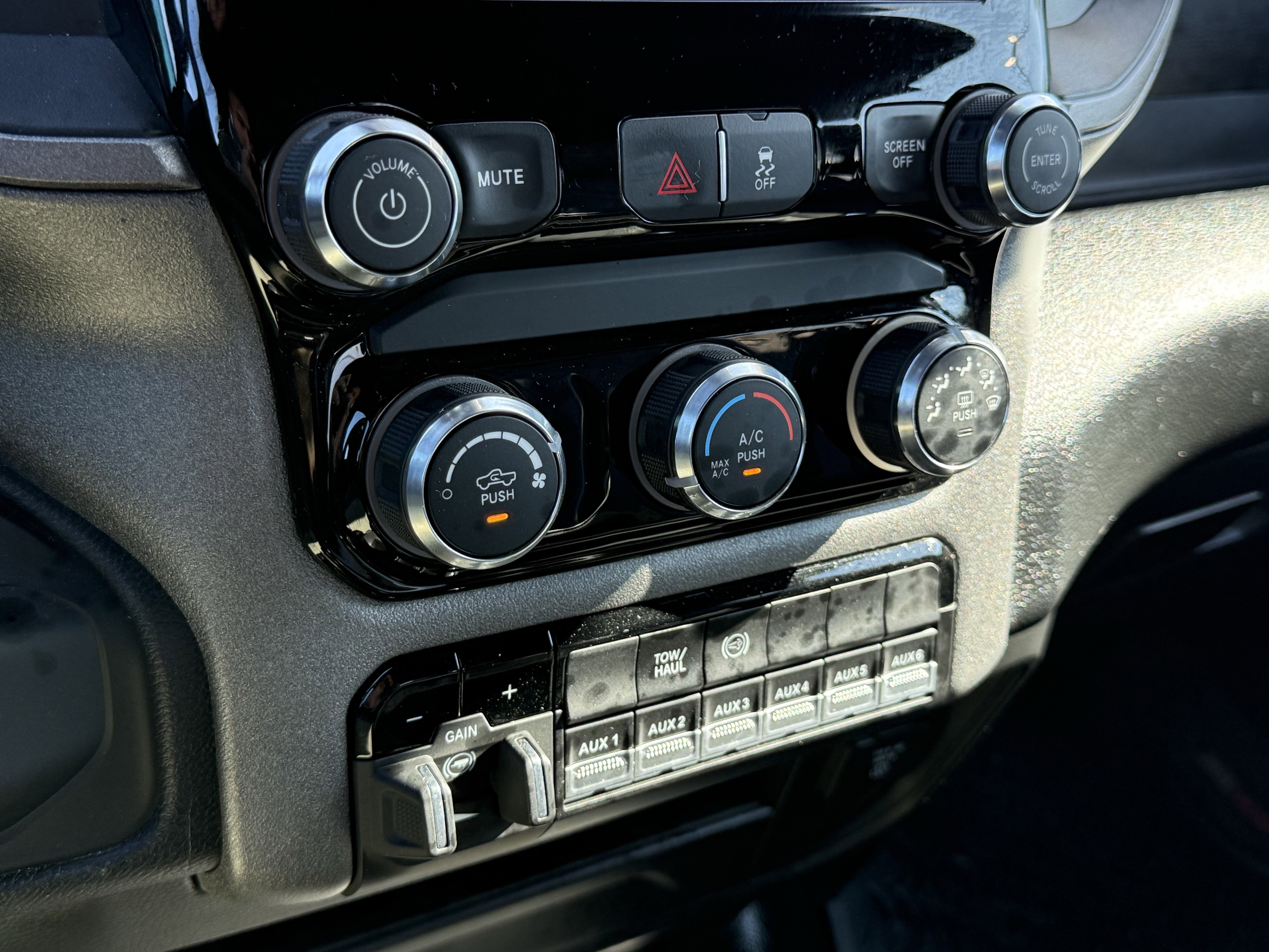 2025 RAM 3500 Tradesman Crew Cab 4x4 8' Box