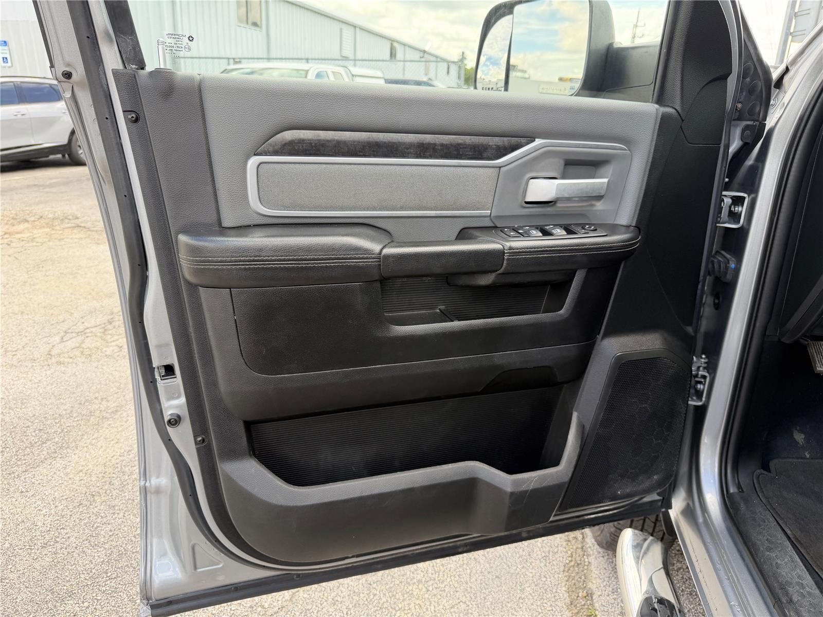 2020 RAM 3500 Big Horn Crew Cab 4x4 8' Box
