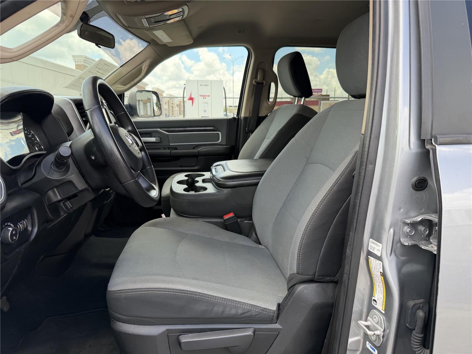 2020 RAM 3500 Big Horn Crew Cab 4x4 8' Box