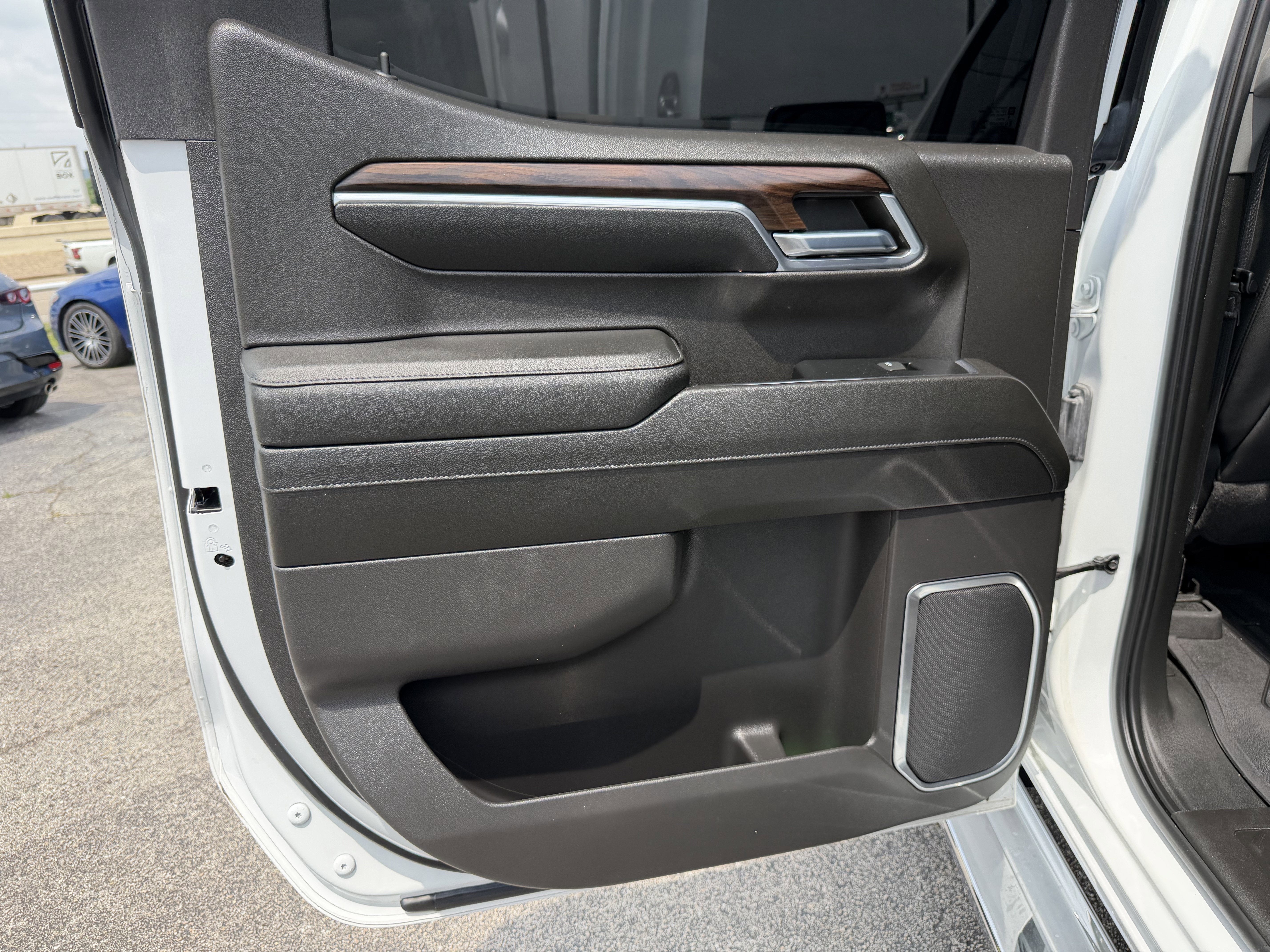 2024 GMC Sierra 1500 4WD Crew Cab Short Box SLT