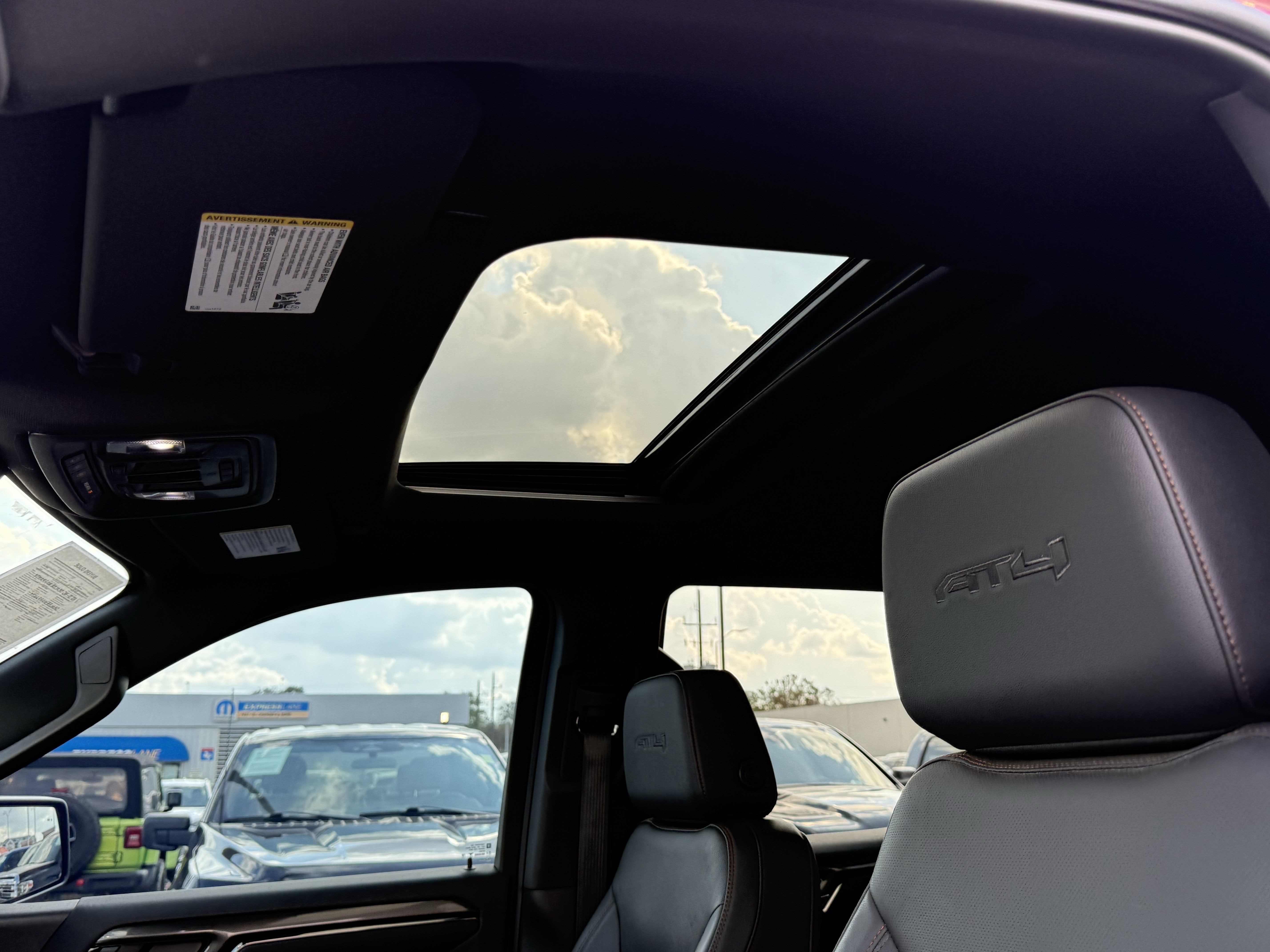 2024 GMC Sierra 1500 4WD Crew Cab Short Box AT4