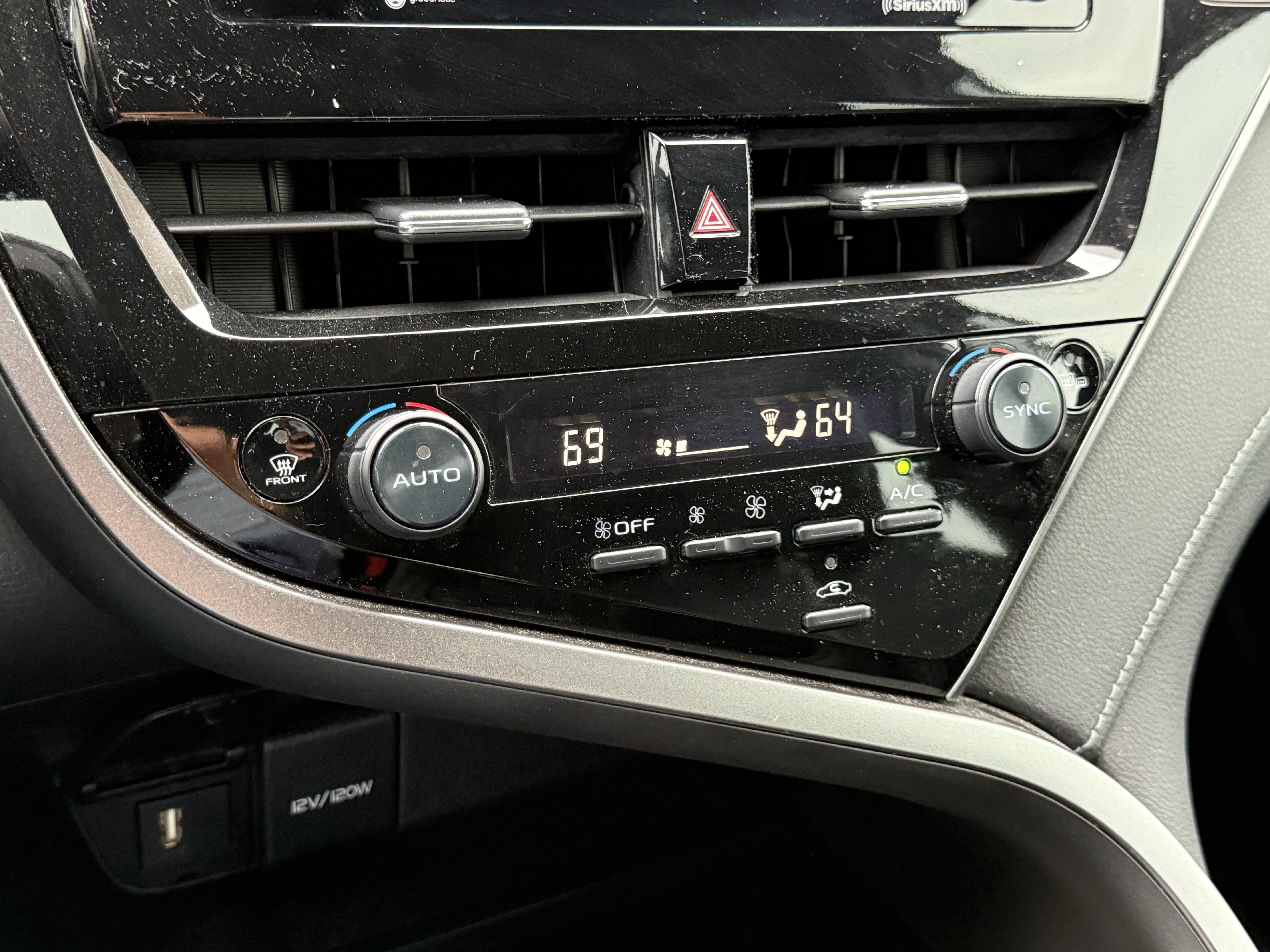 2022 Toyota Camry SE 2.5L FWD PREMIUM SEDAN