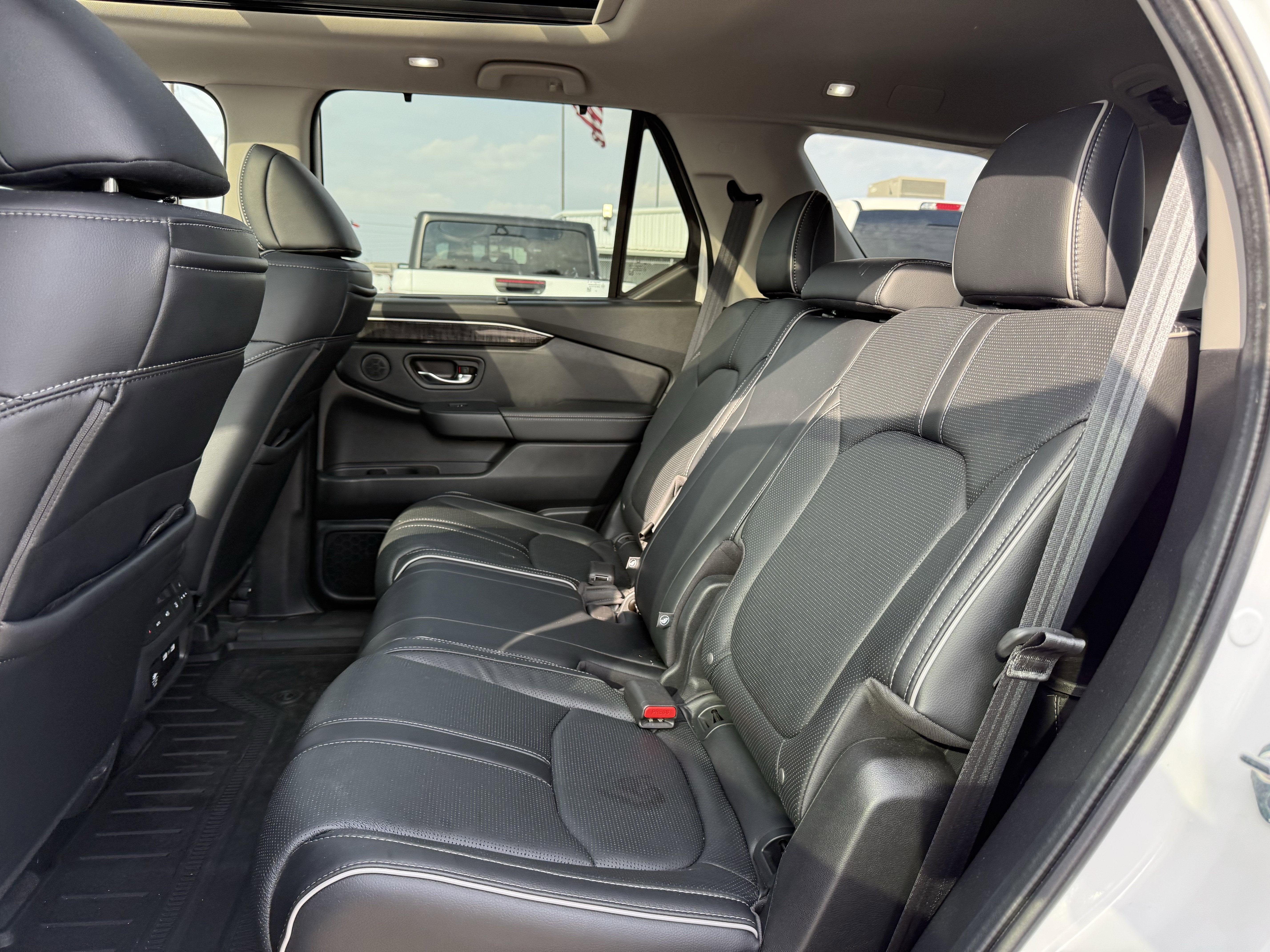 2023 Honda Pilot AWD Elite