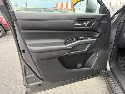 2023 Nissan Pathfinder SL FWD