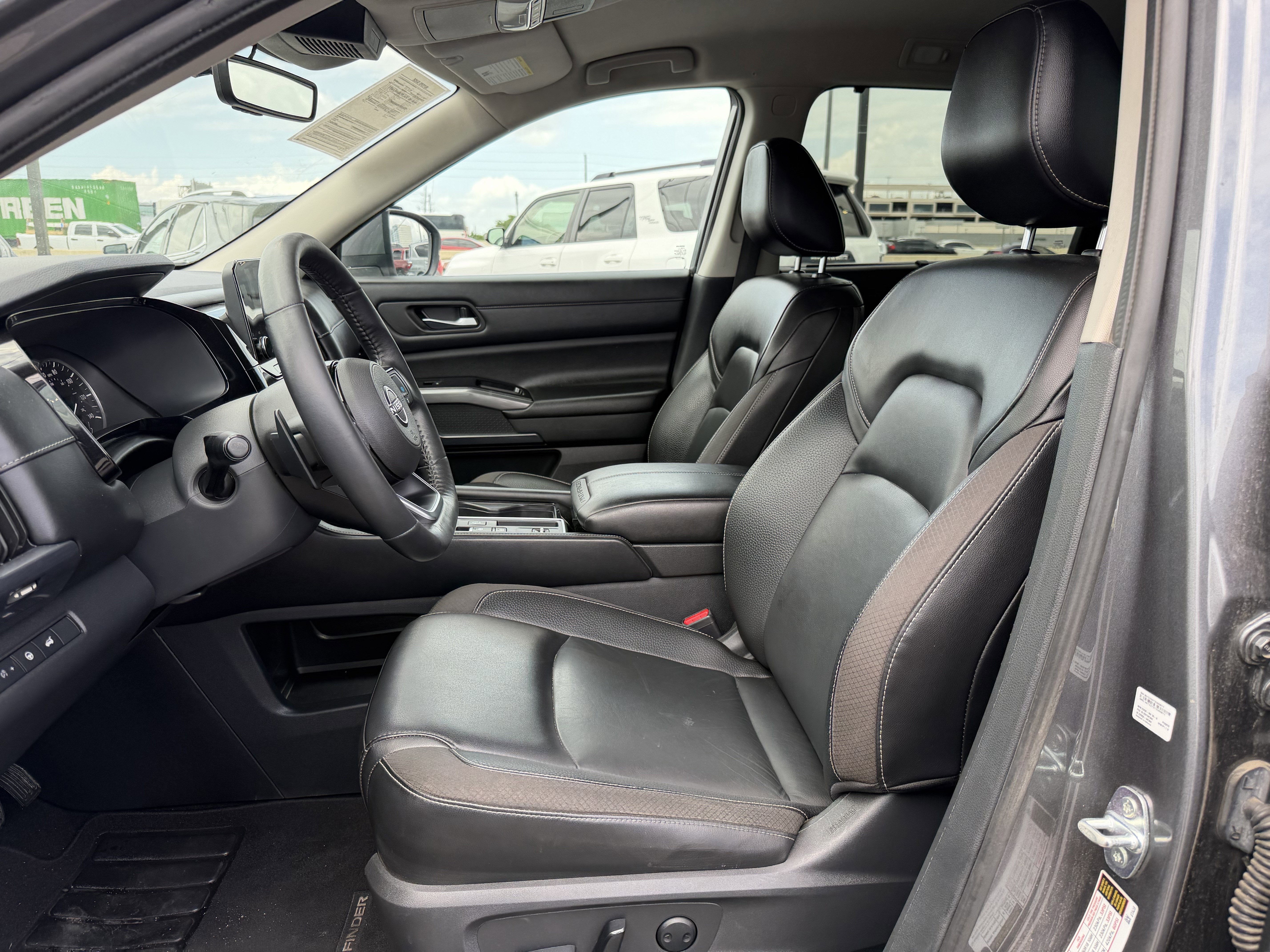 2023 Nissan Pathfinder SL FWD