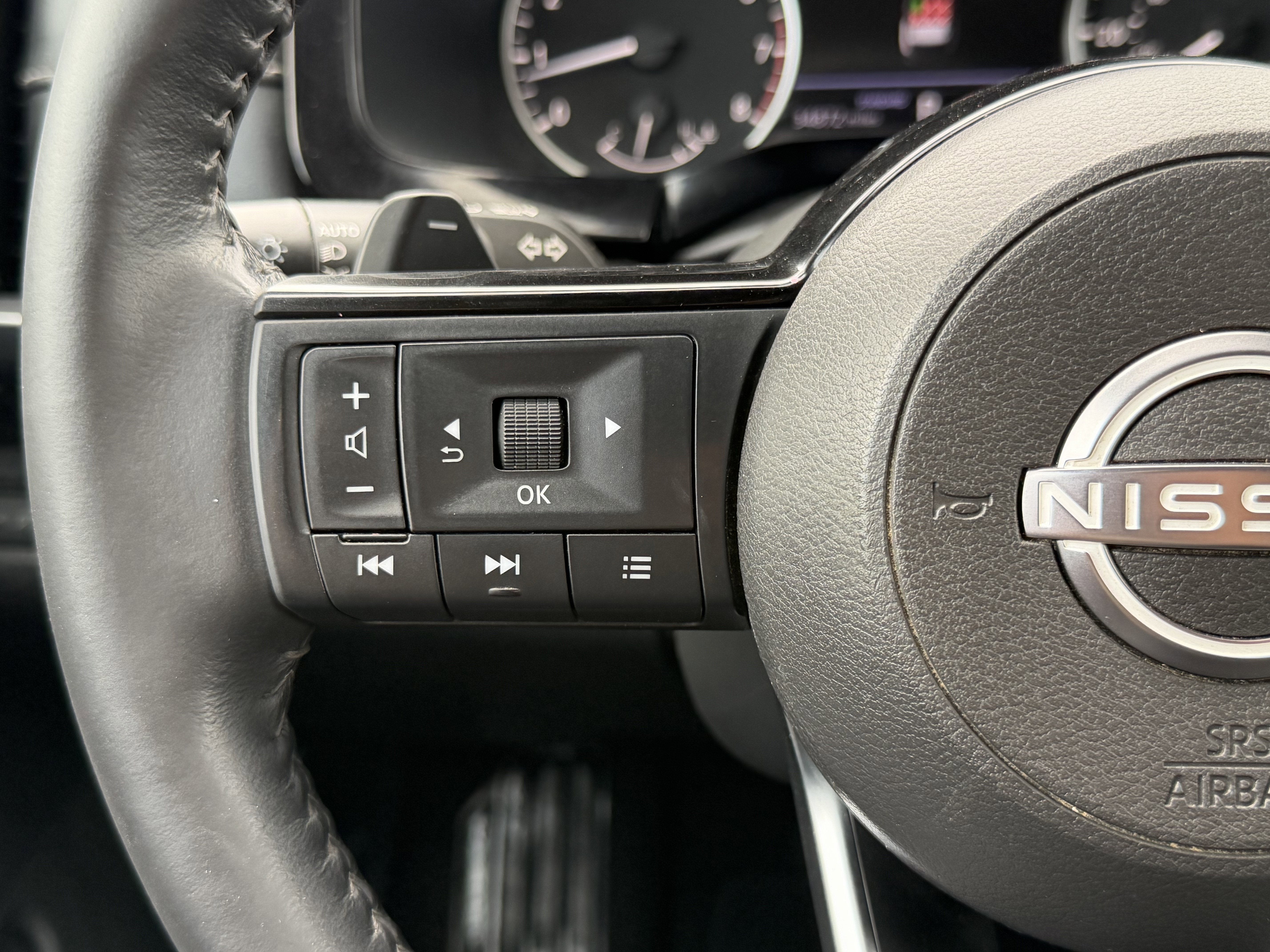 2023 Nissan Pathfinder SL FWD