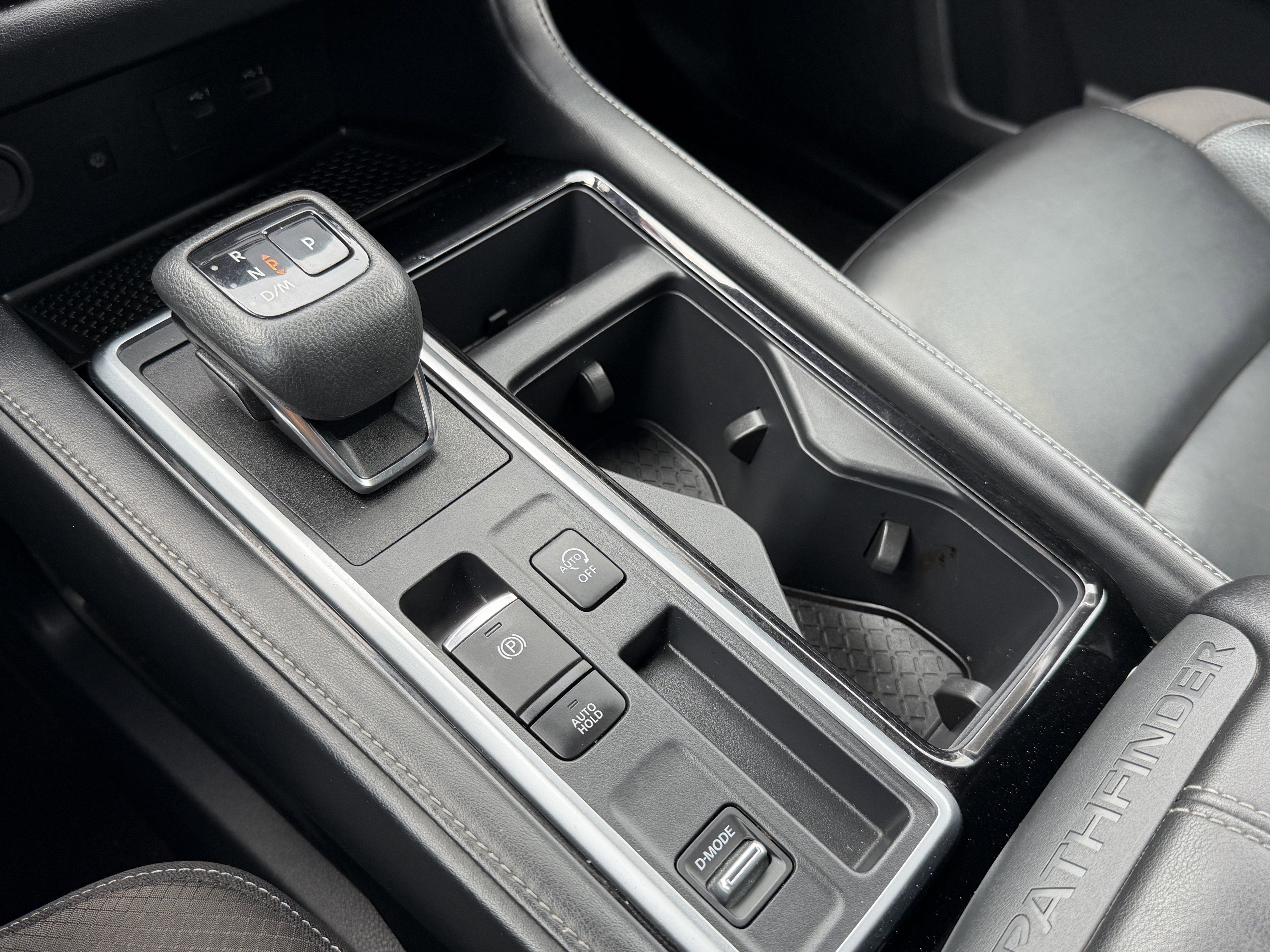 2023 Nissan Pathfinder SL FWD