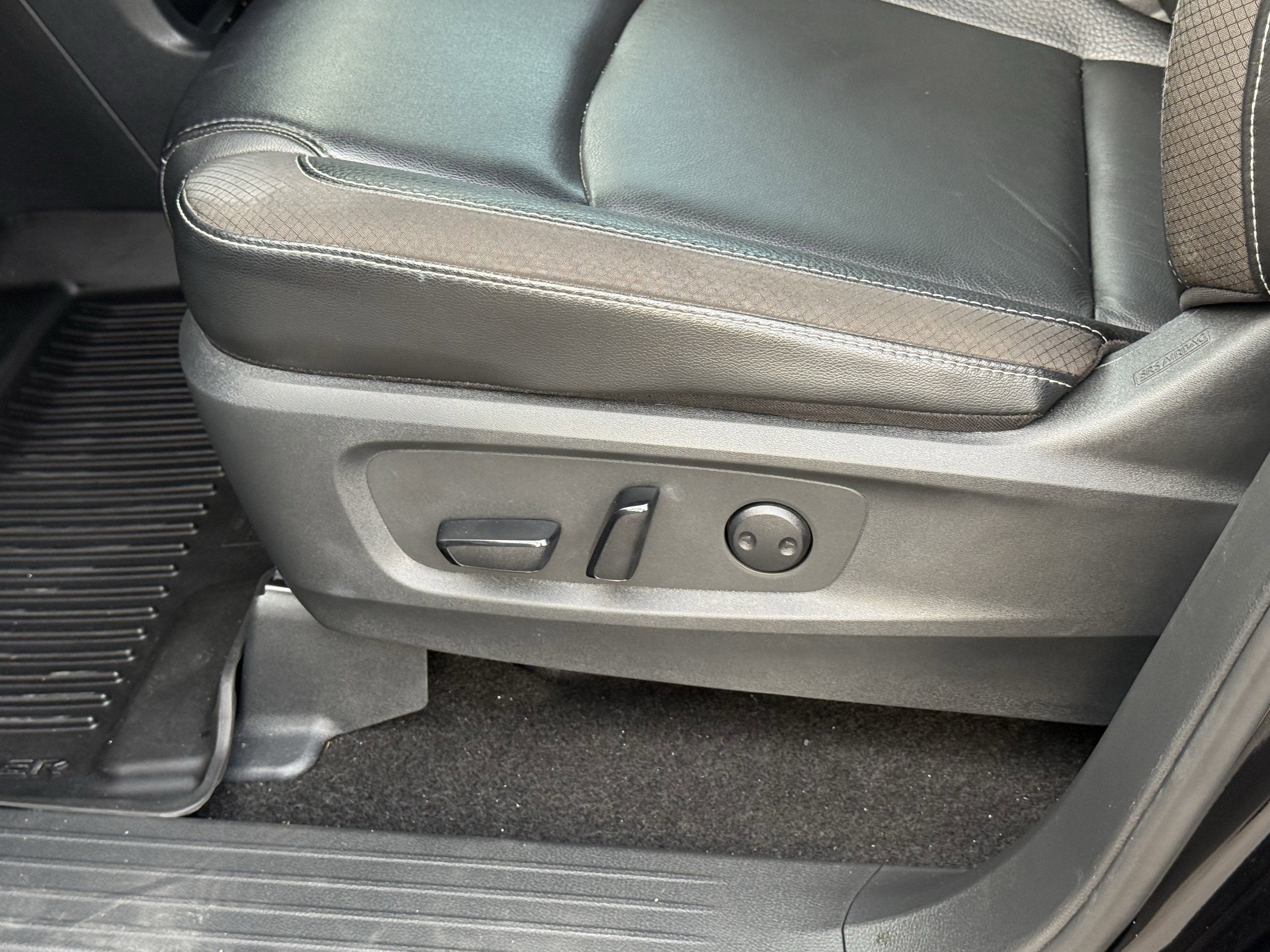 2024 Nissan Pathfinder SL FWD