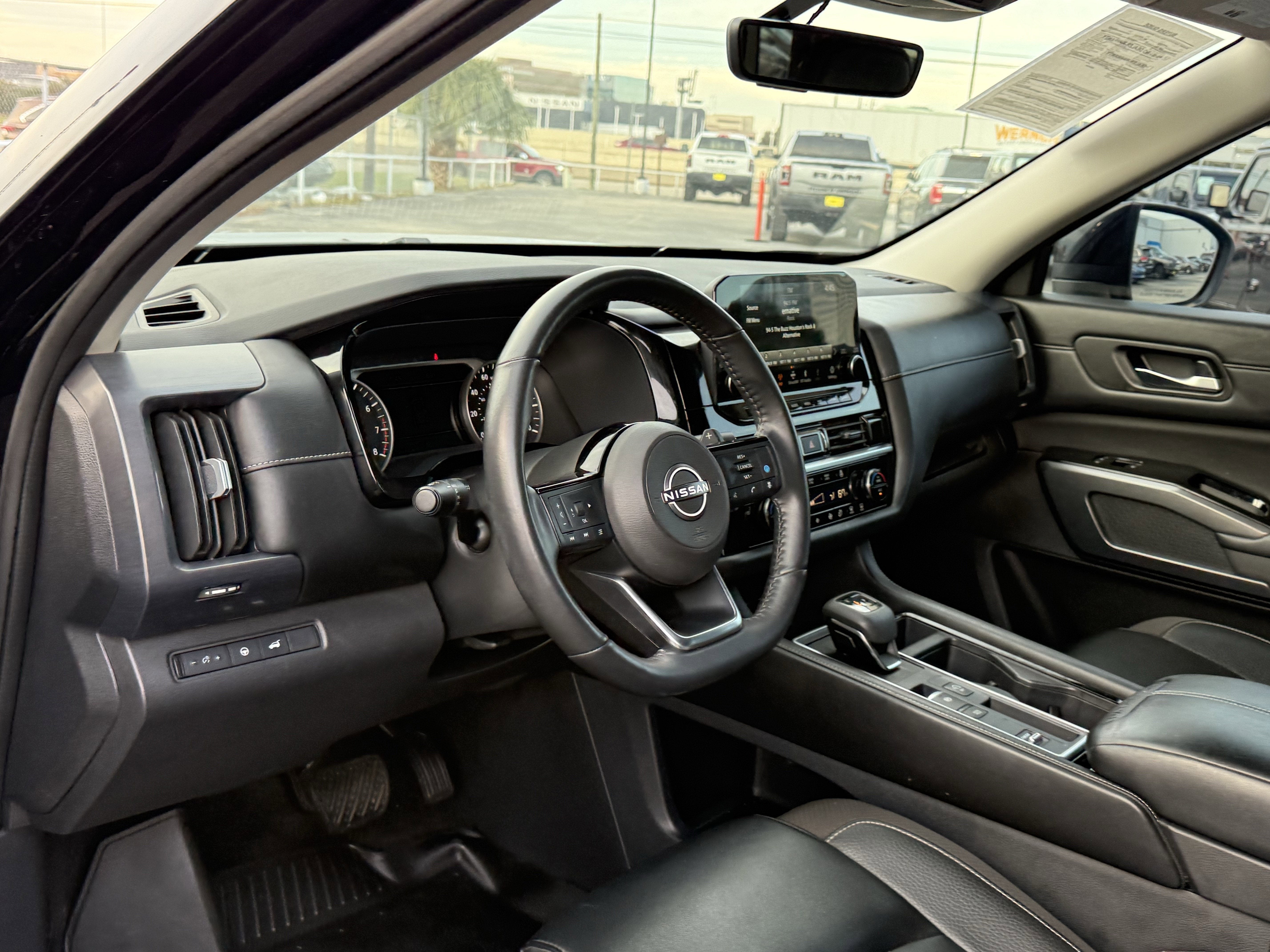 2024 Nissan Pathfinder SL FWD