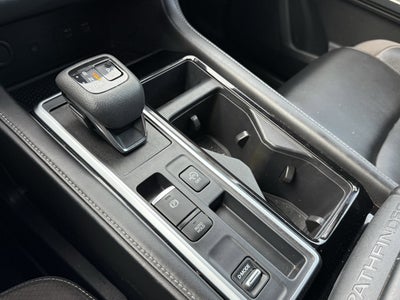 2024 Nissan Pathfinder SL FWD