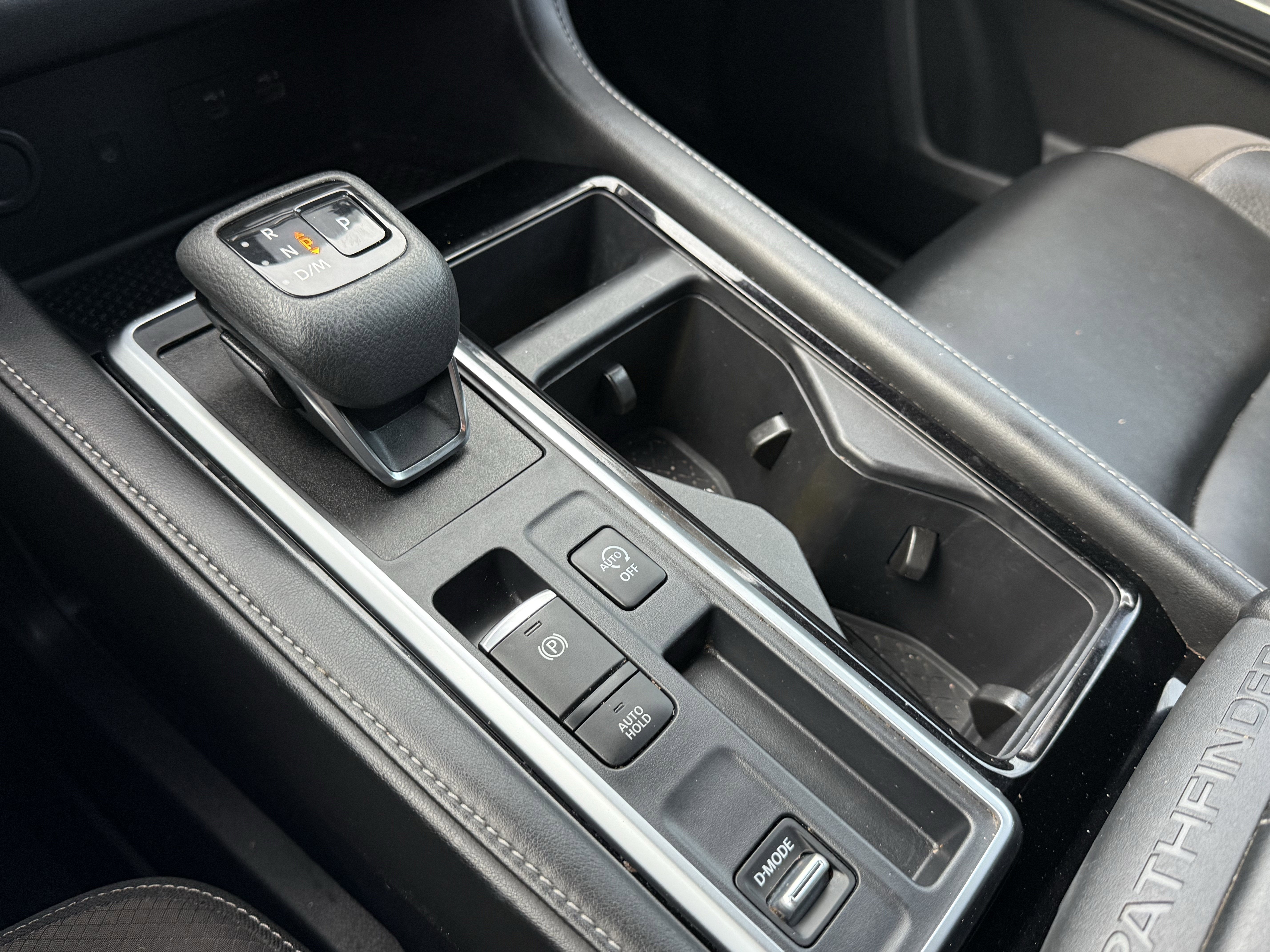 2024 Nissan Pathfinder SL FWD