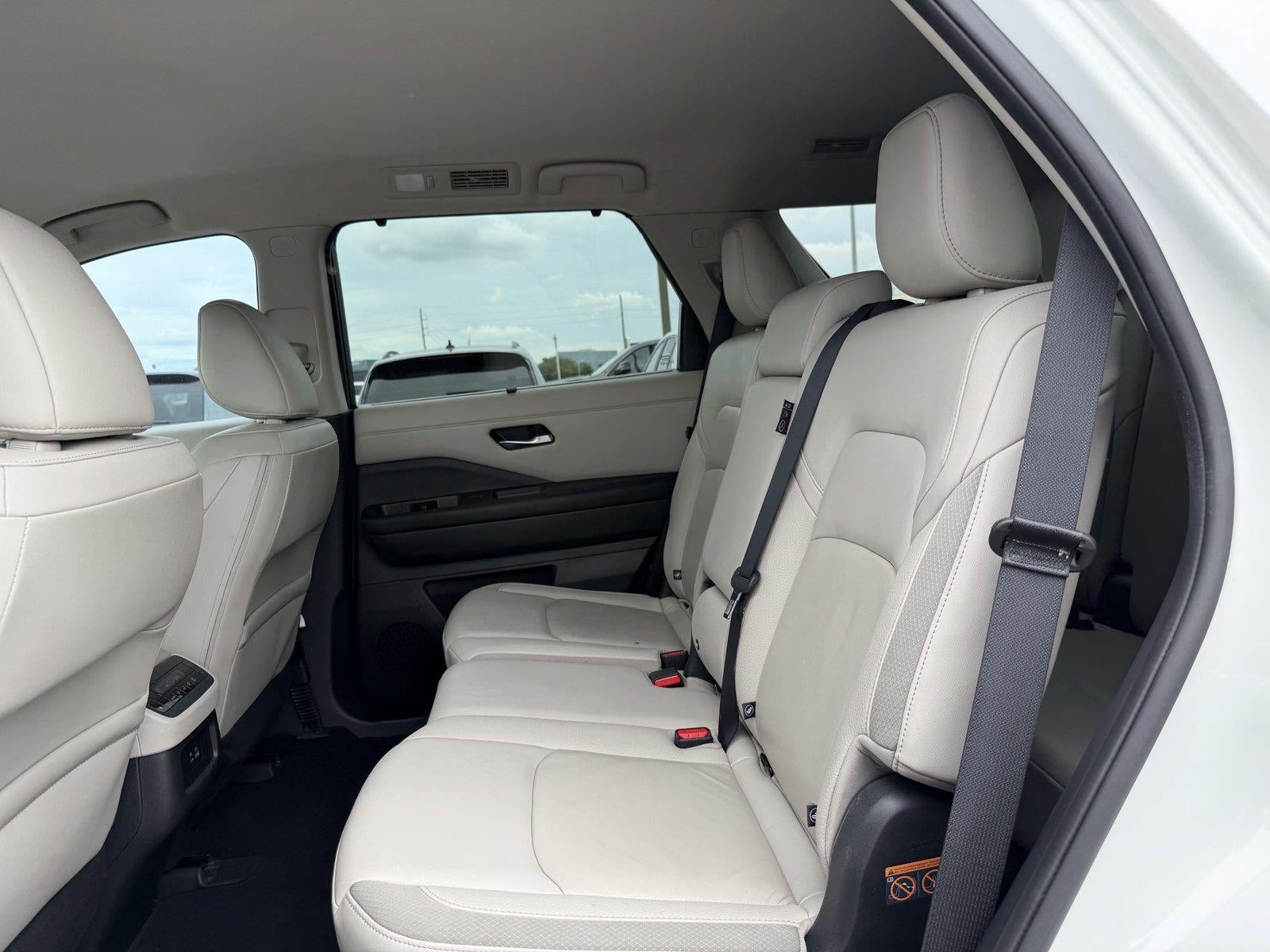 2024 Nissan Pathfinder SL
