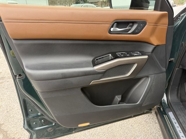 2022 Nissan Pathfinder Platinum 2WD