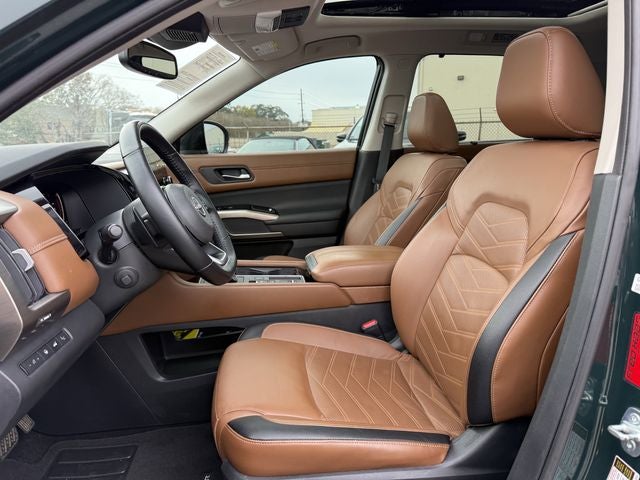 2022 Nissan Pathfinder Platinum 2WD