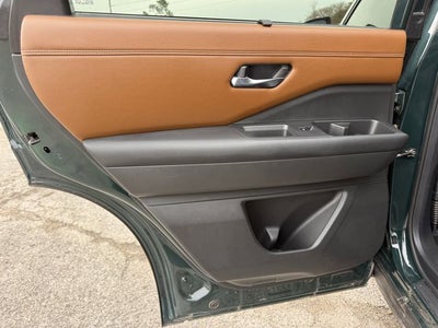 2022 Nissan Pathfinder Platinum 2WD