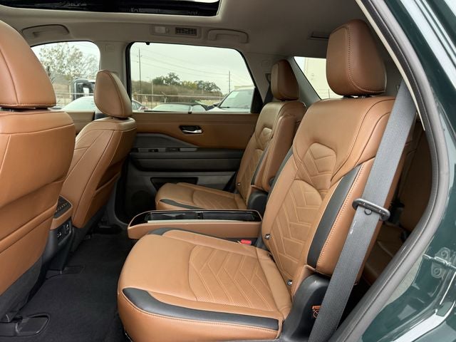 2022 Nissan Pathfinder Platinum 2WD