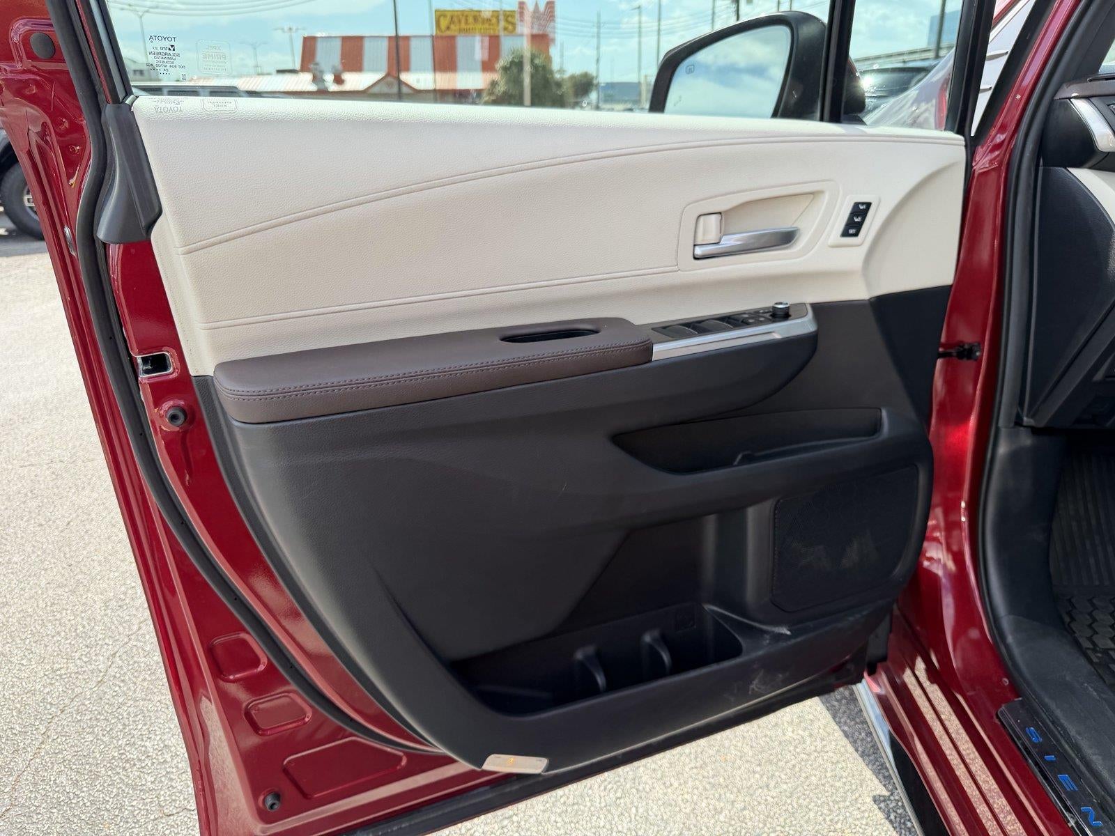 2024 Toyota Sienna Platinum 7-Passenger