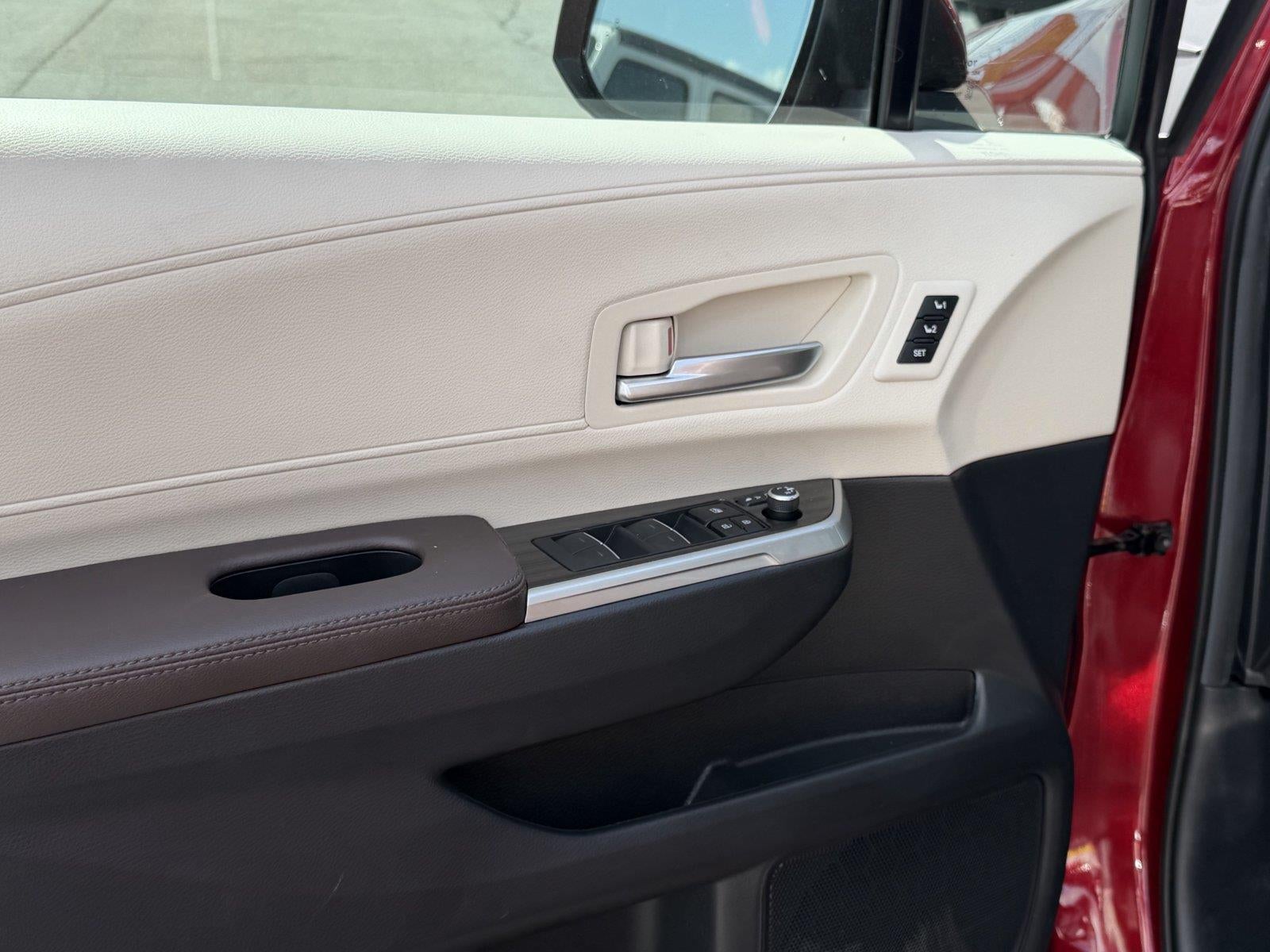 2024 Toyota Sienna Platinum 7-Passenger