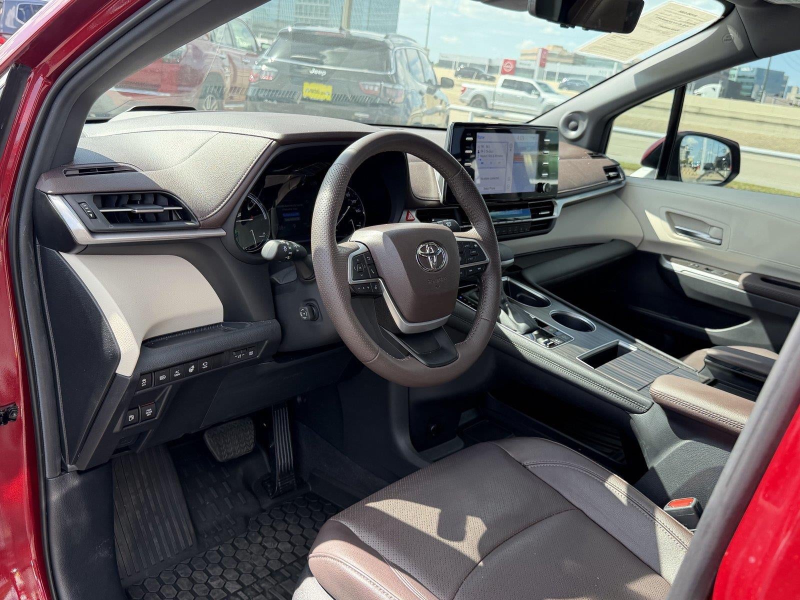 2024 Toyota Sienna Platinum 7-Passenger
