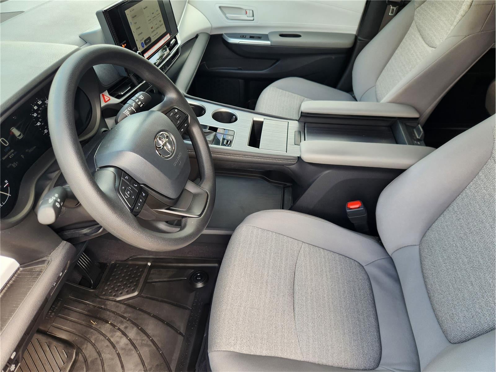 2025 Toyota Sienna LE