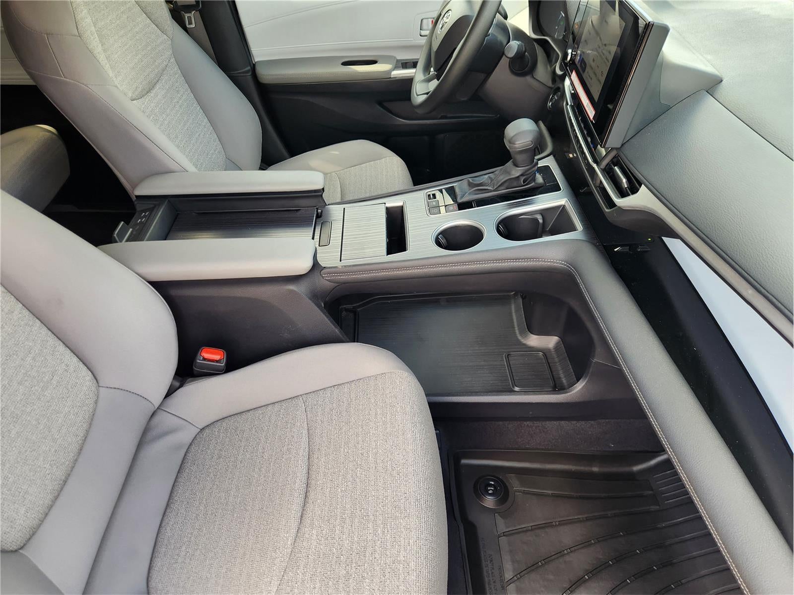 2025 Toyota Sienna LE