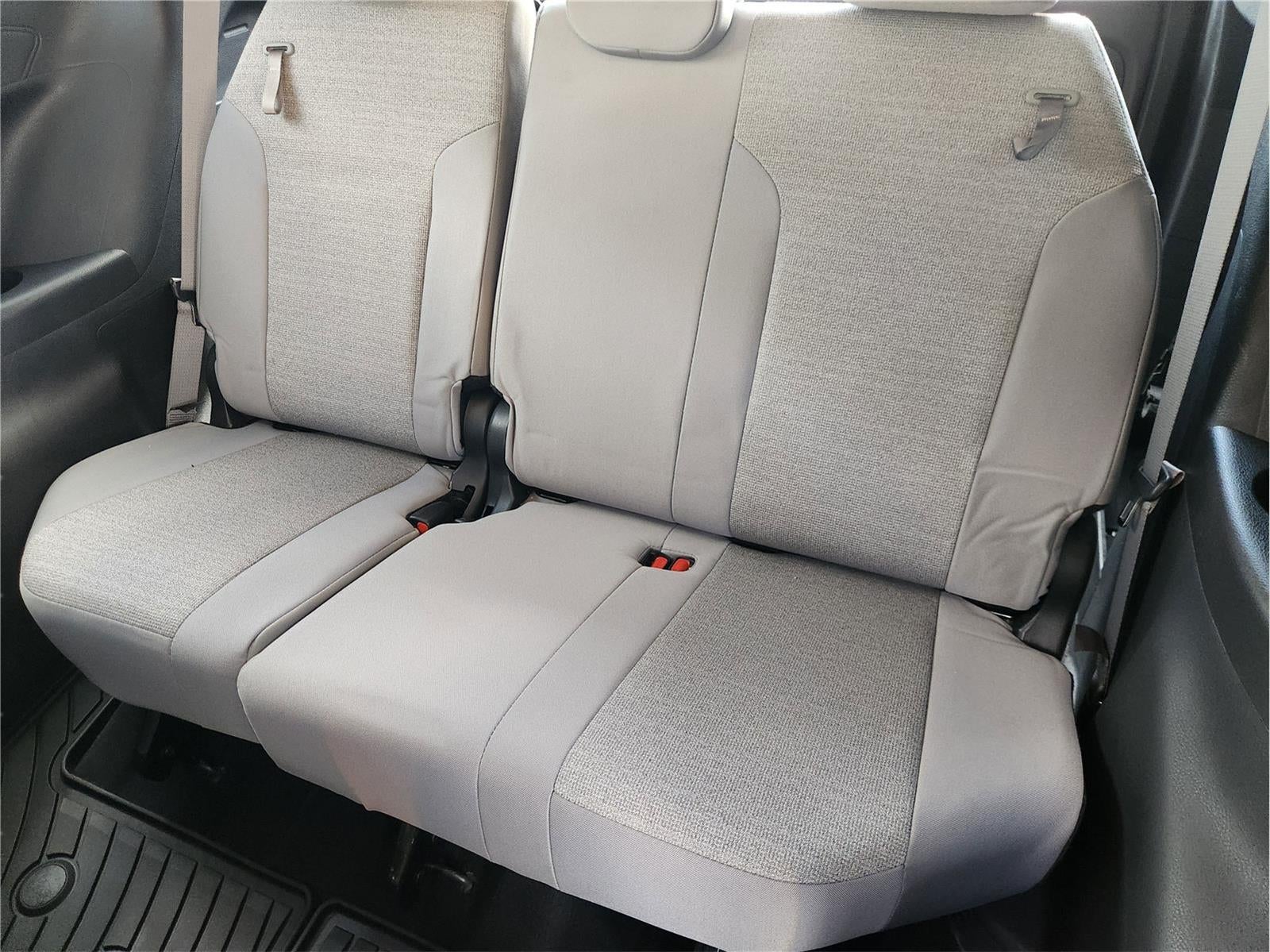 2025 Toyota Sienna LE