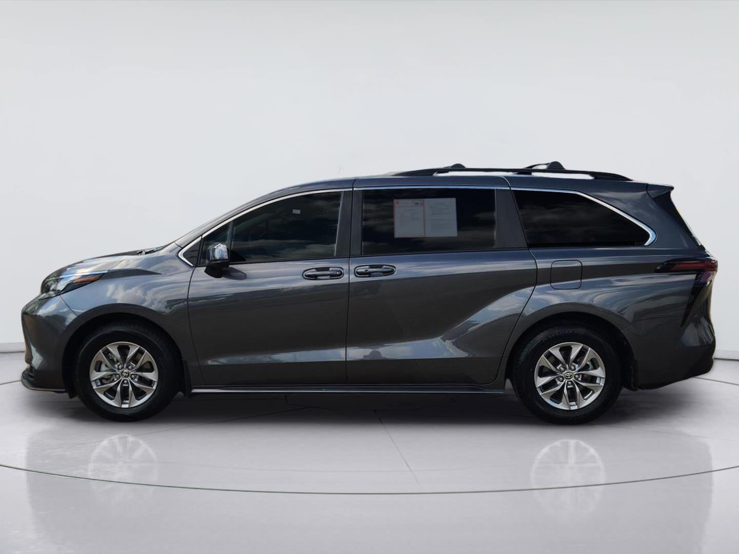 2025 Toyota Sienna LE