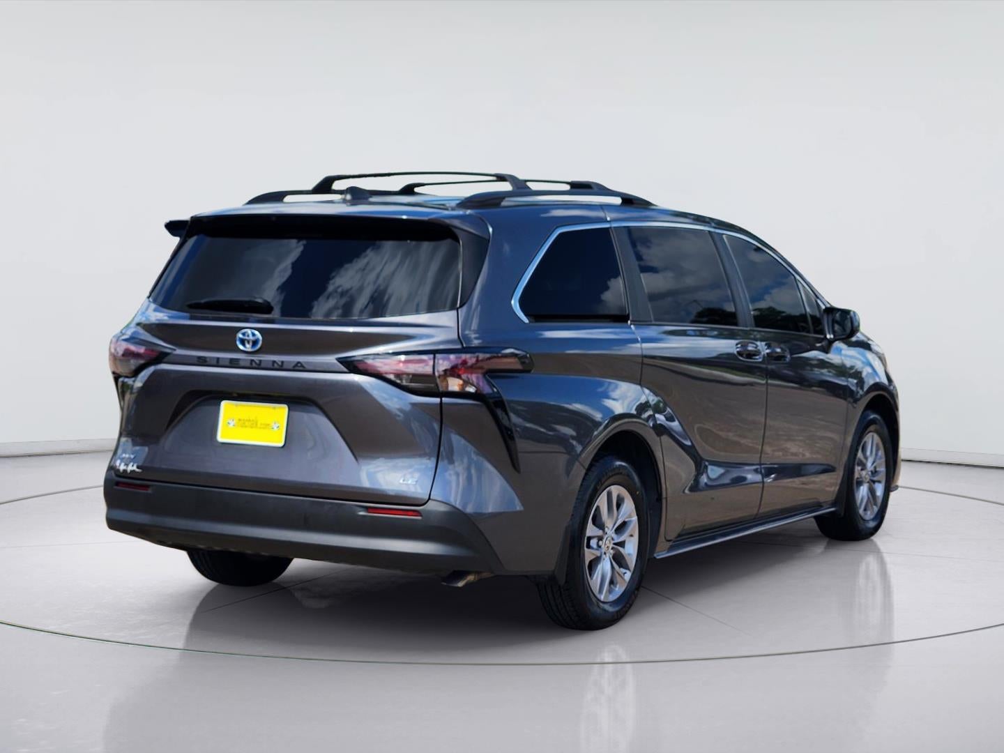 2025 Toyota Sienna LE