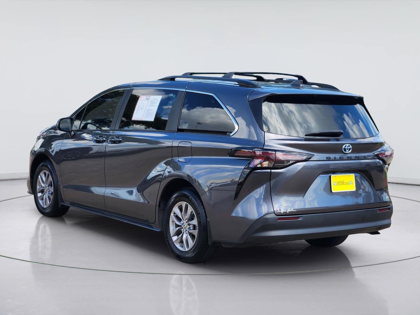 2025 Toyota Sienna LE