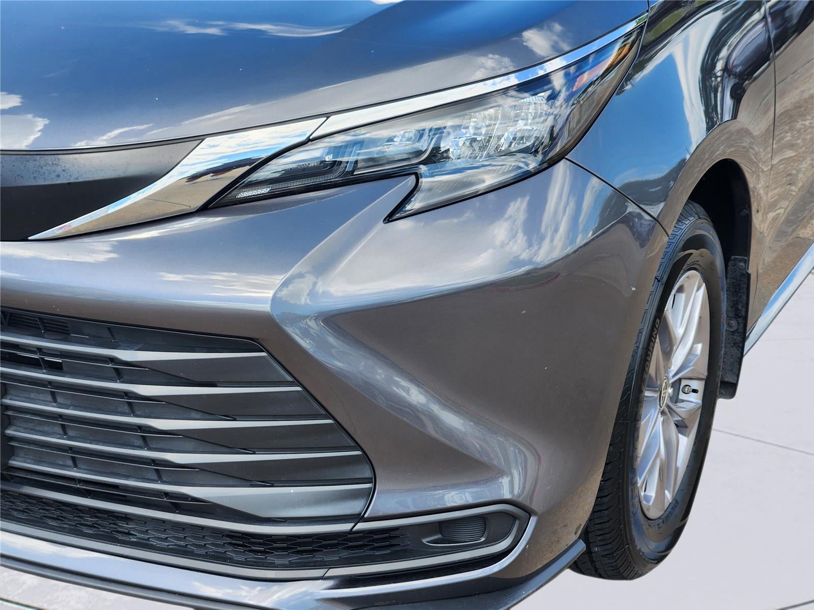 2025 Toyota Sienna LE