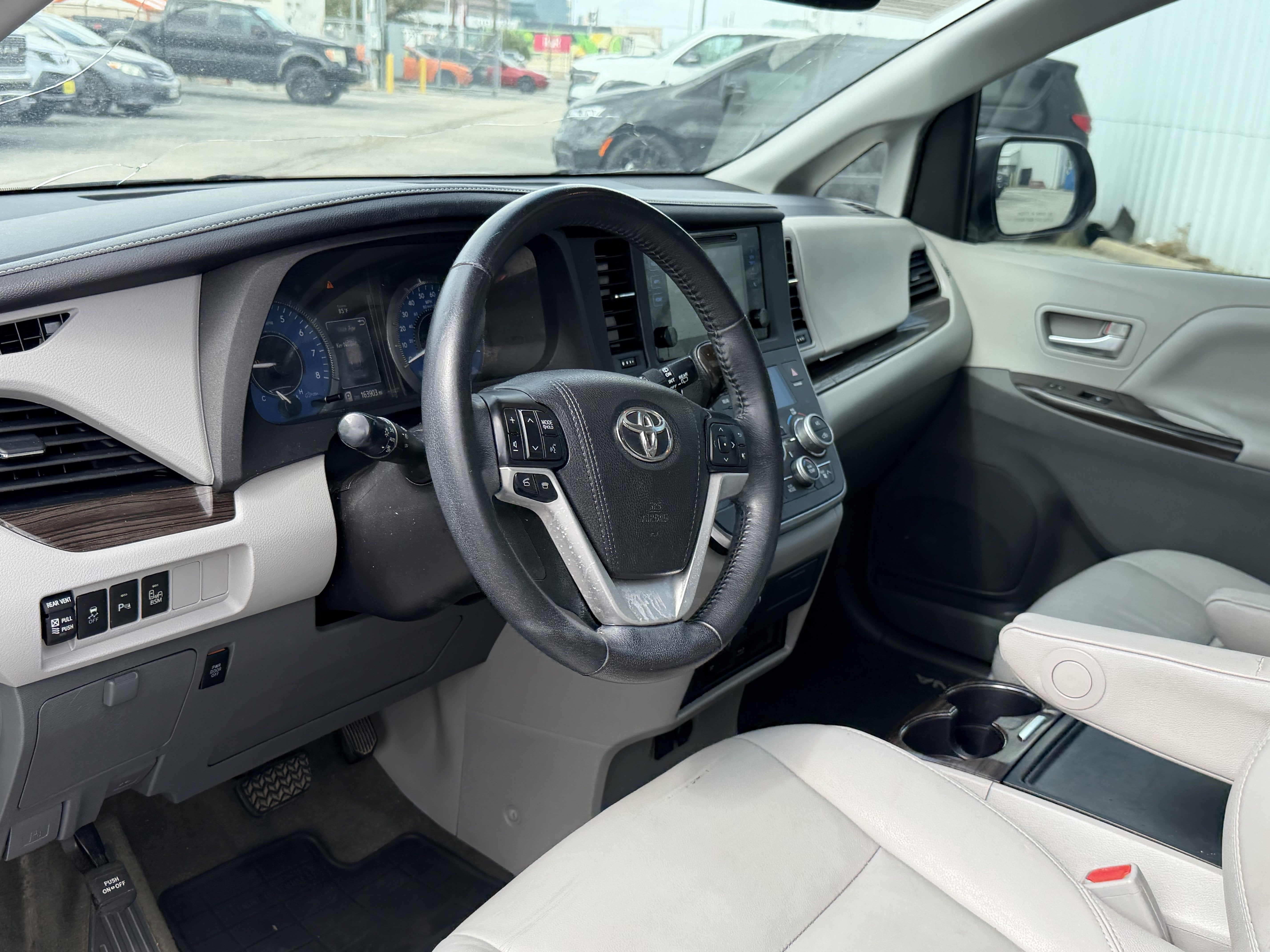 2015 Toyota Sienna XLE 8 Passenger