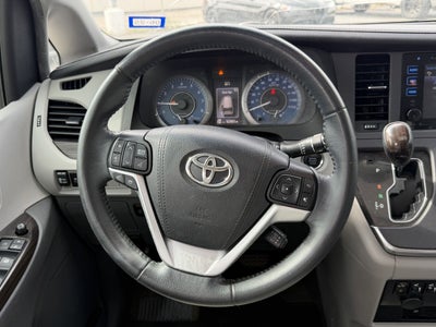 2015 Toyota Sienna XLE 8 Passenger