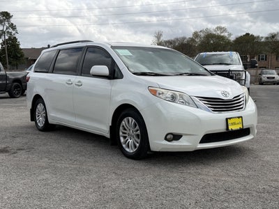 2015 Toyota Sienna XLE 8 Passenger