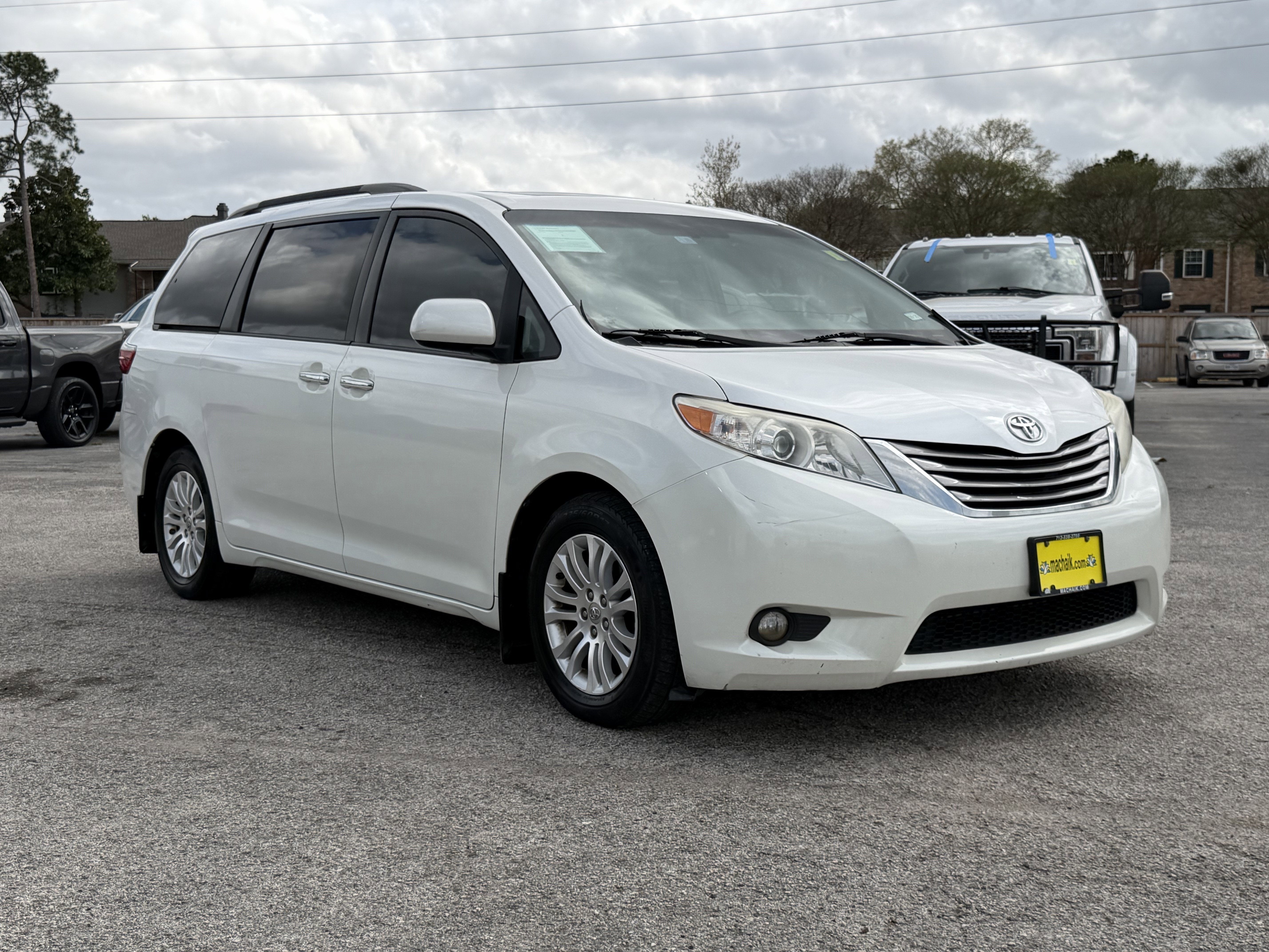 2015 Toyota Sienna XLE 8 Passenger