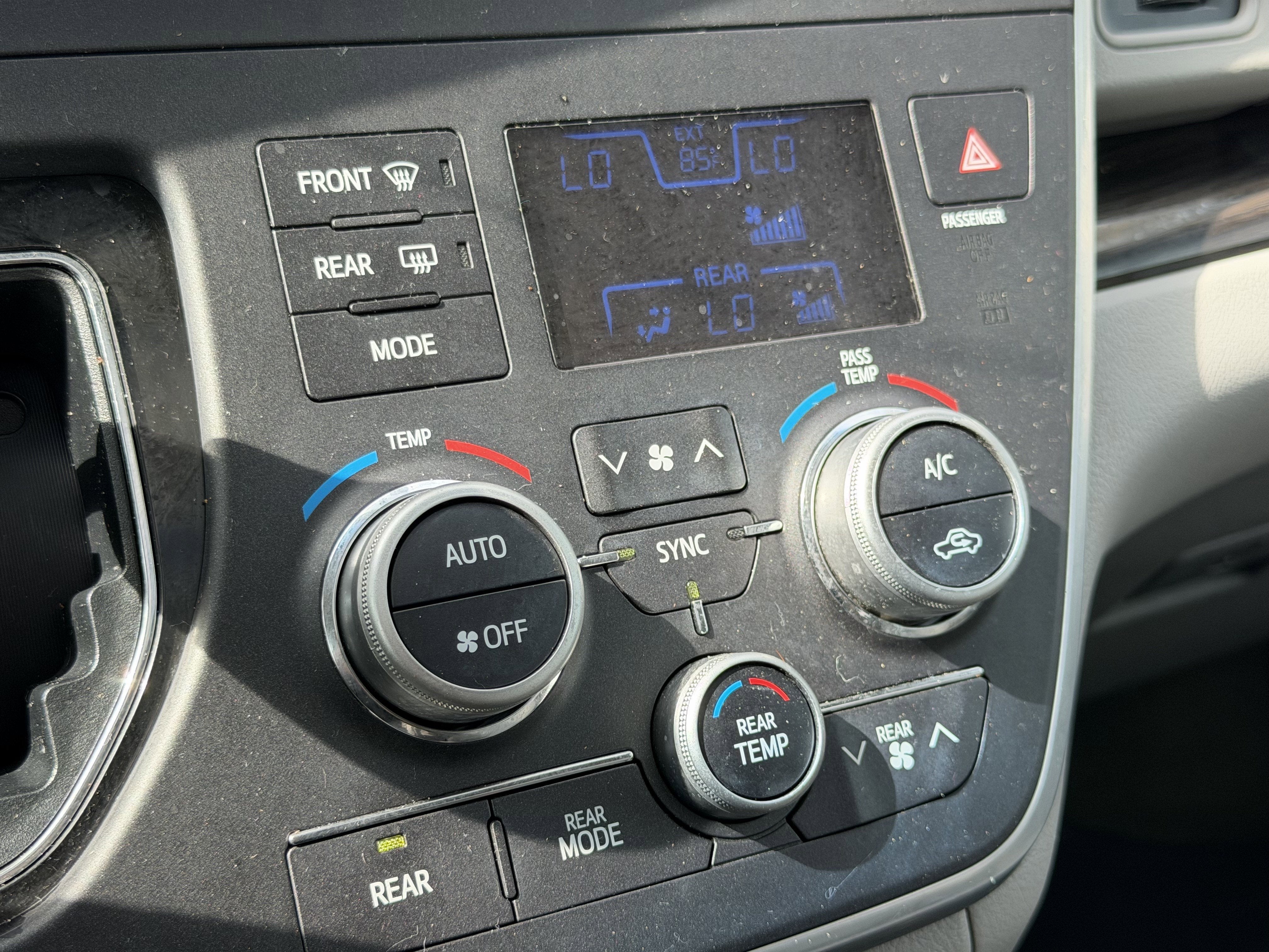 2015 Toyota Sienna XLE 8 Passenger