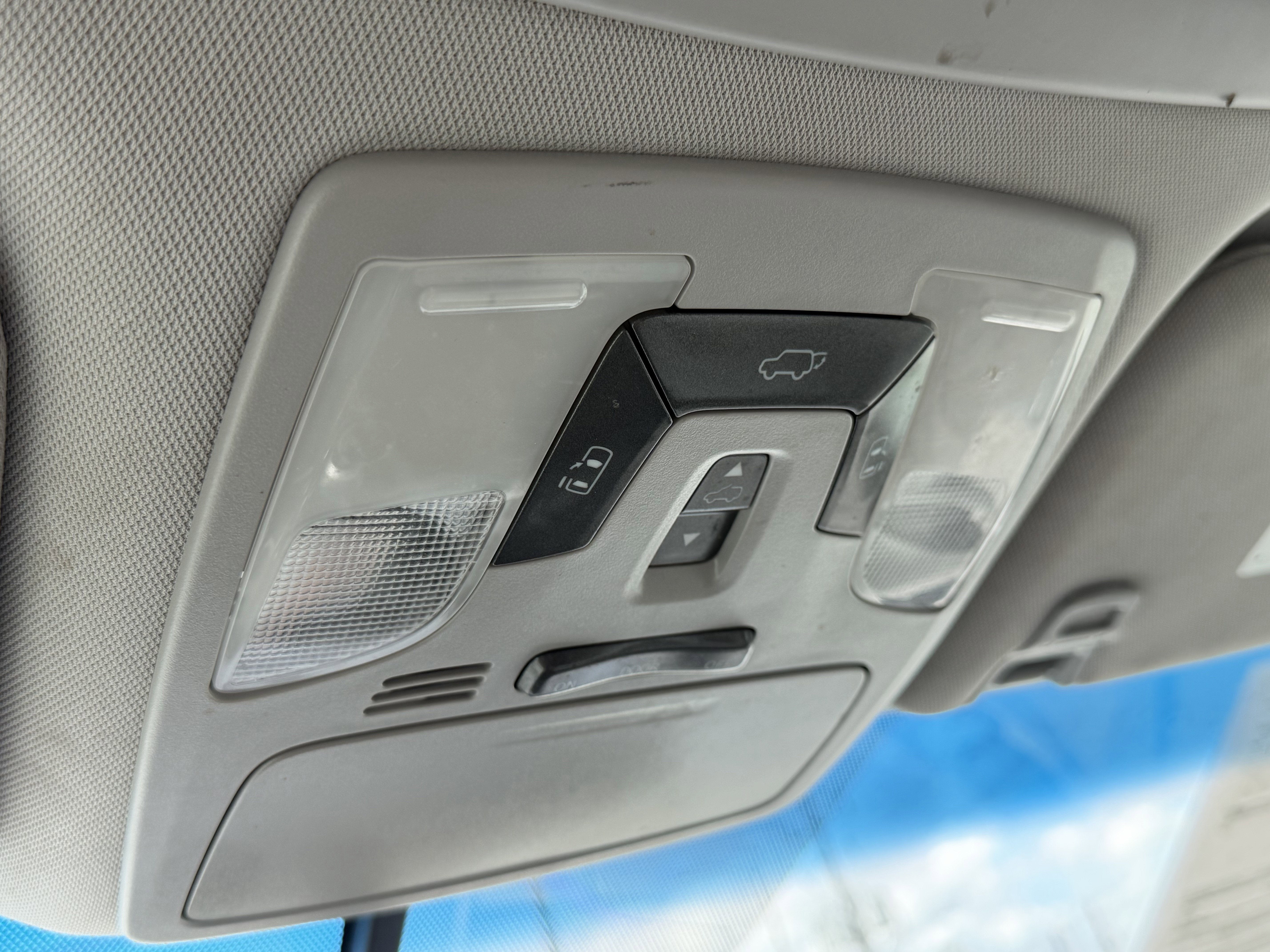 2015 Toyota Sienna XLE 8 Passenger