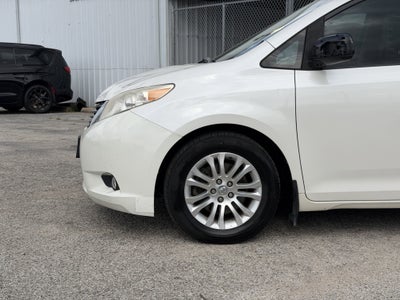 2015 Toyota Sienna XLE 8 Passenger