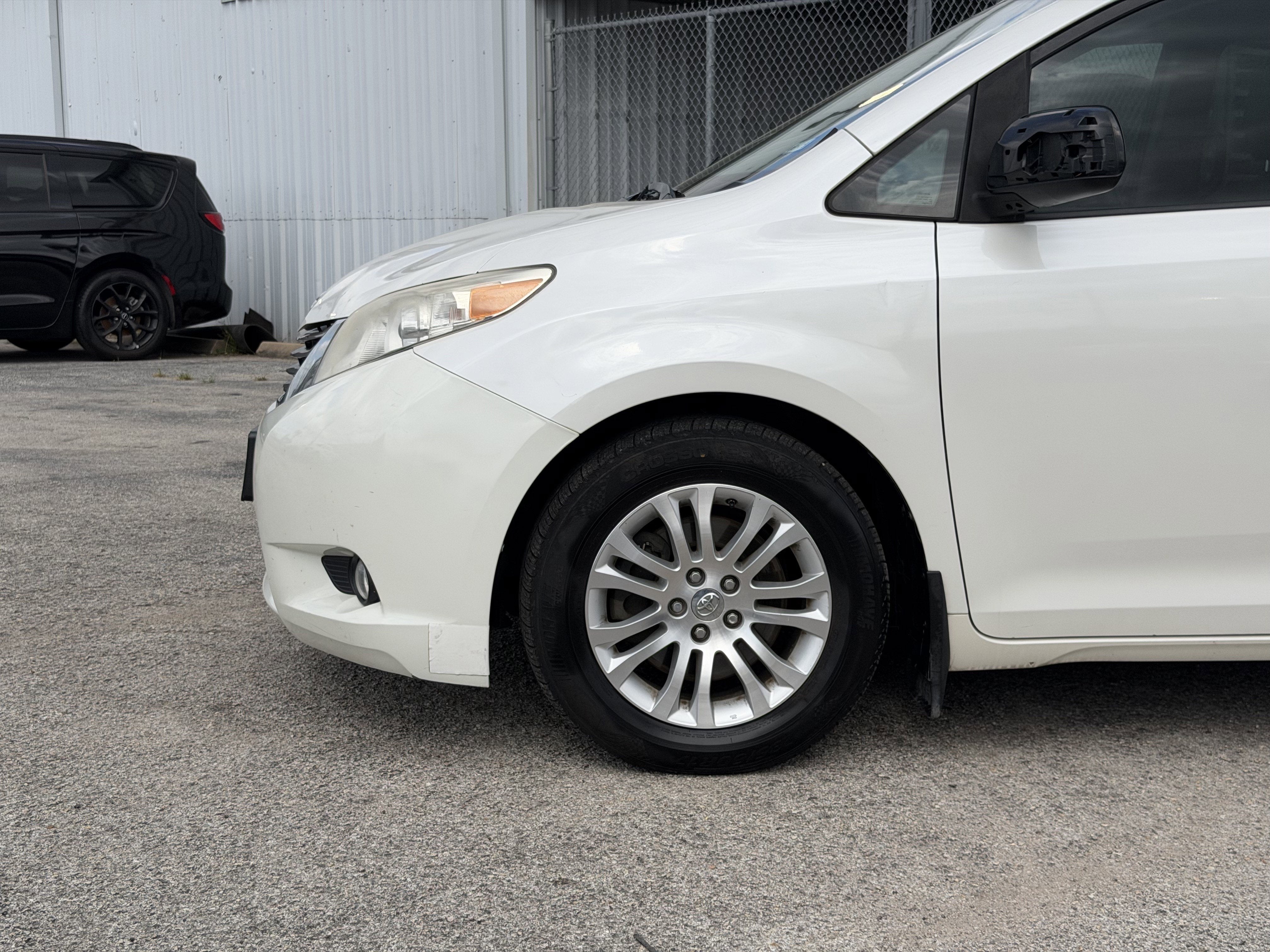 2015 Toyota Sienna XLE 8 Passenger