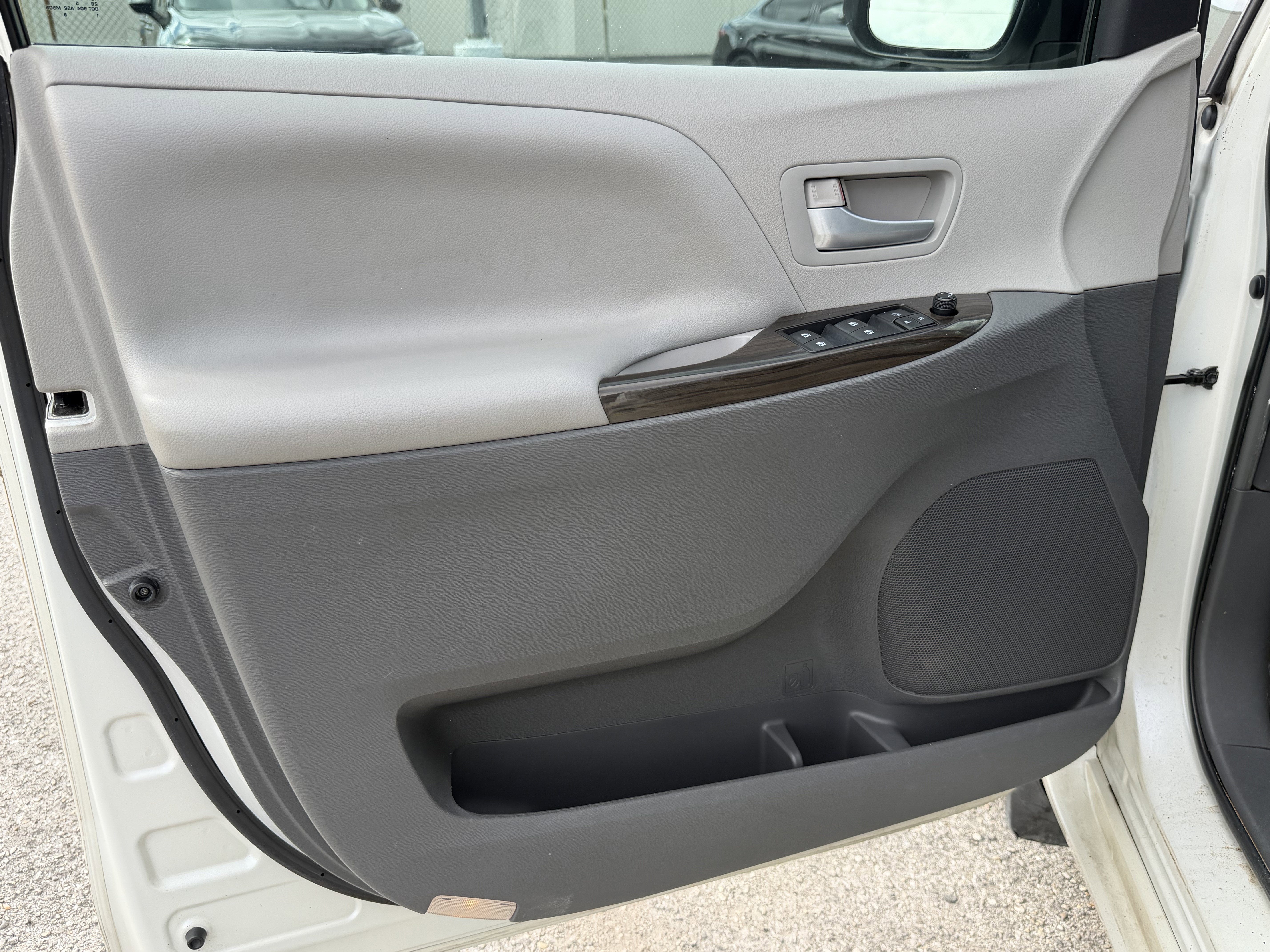 2015 Toyota Sienna XLE 8 Passenger