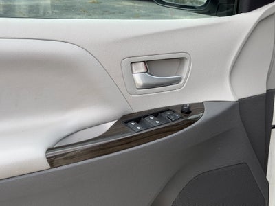 2015 Toyota Sienna XLE 8 Passenger