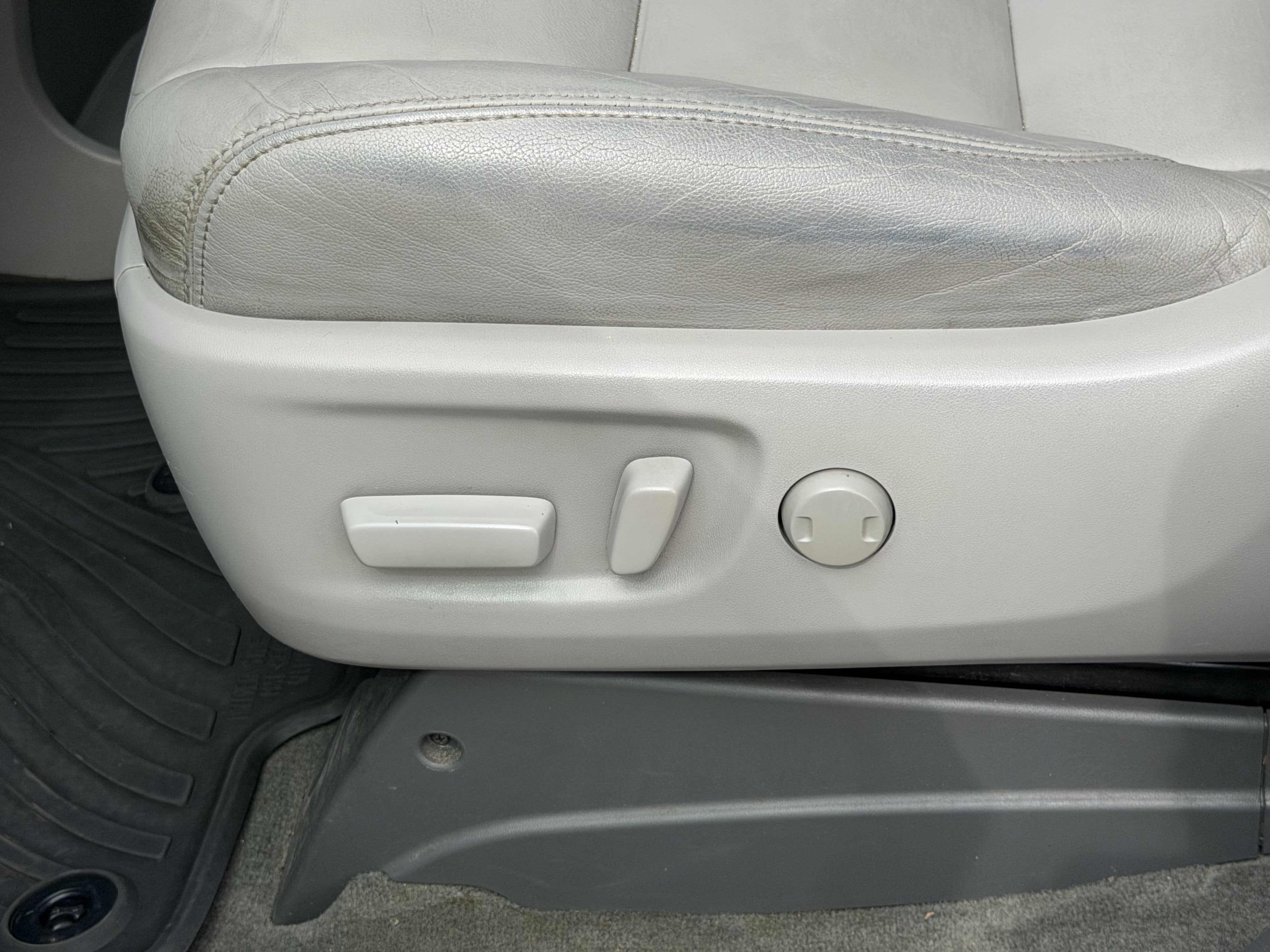 2015 Toyota Sienna XLE 8 Passenger